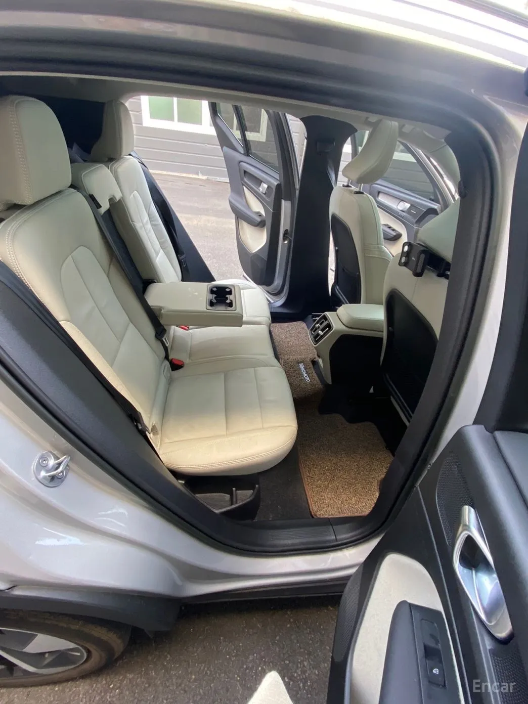 Volvo XC40 превью 8