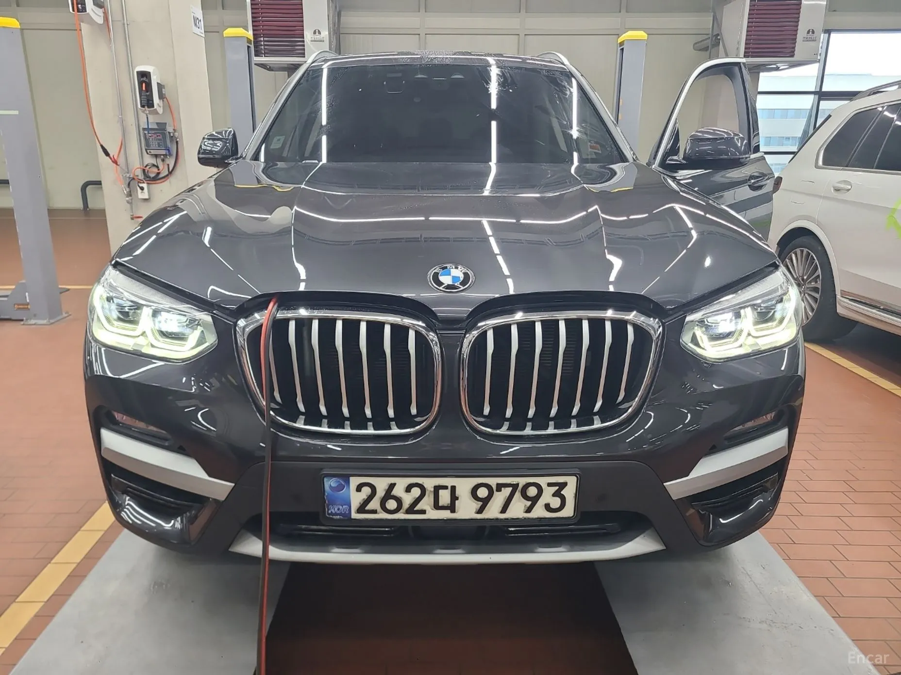 X3 (G01)