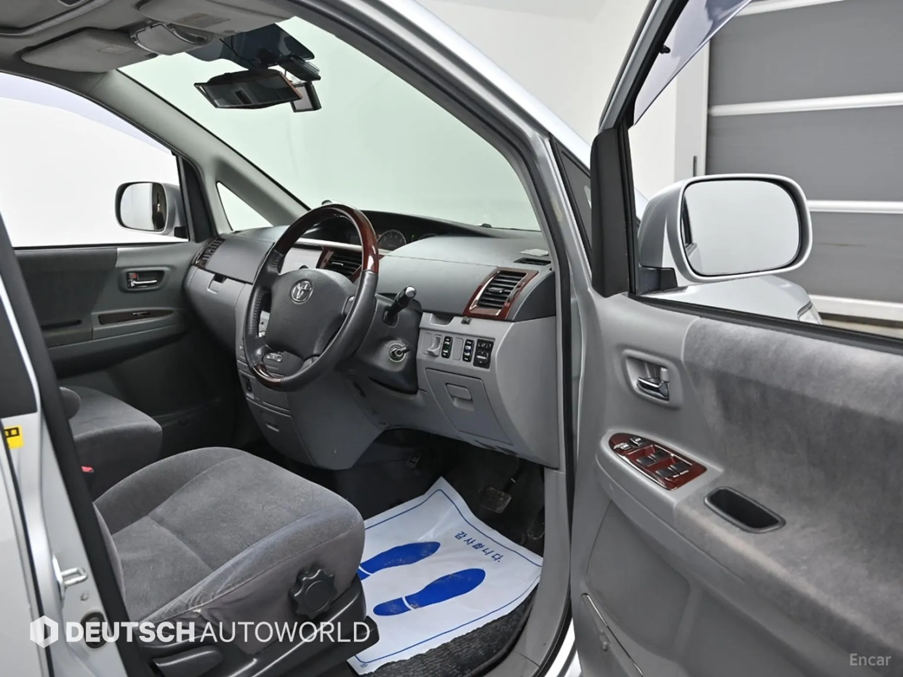 Toyota noah превью 11
