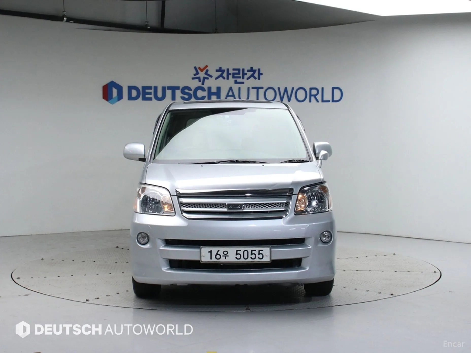 Toyota noah превью 3