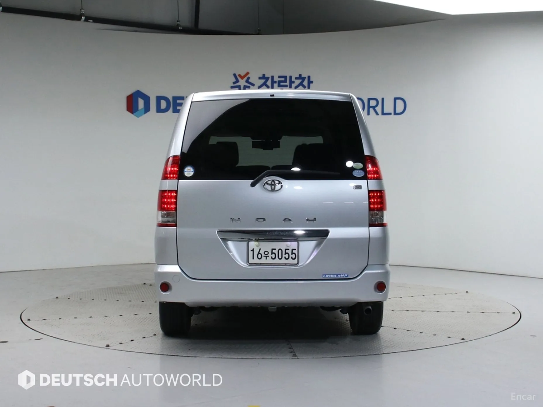 Toyota noah превью 4