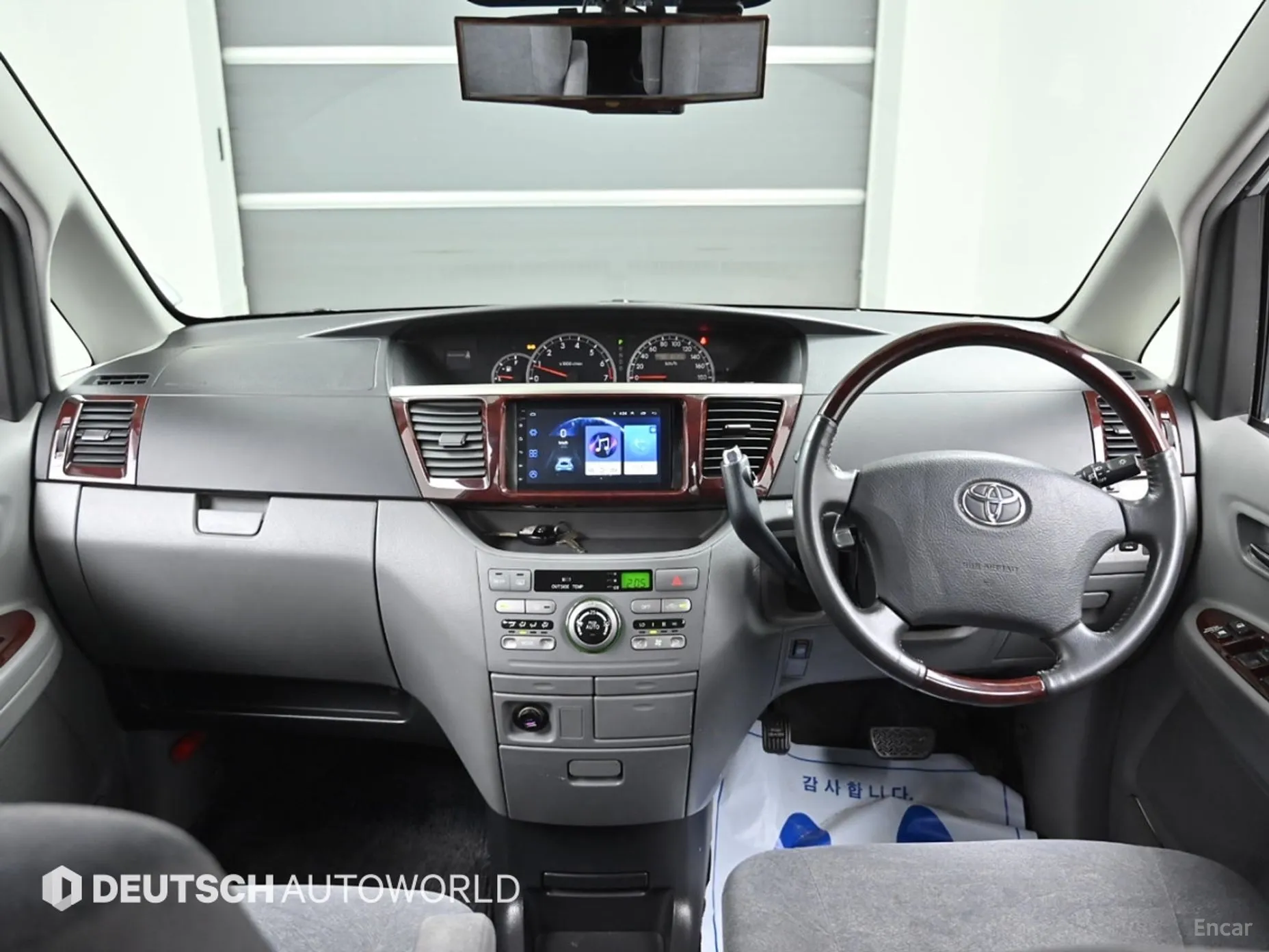 Toyota noah превью 7
