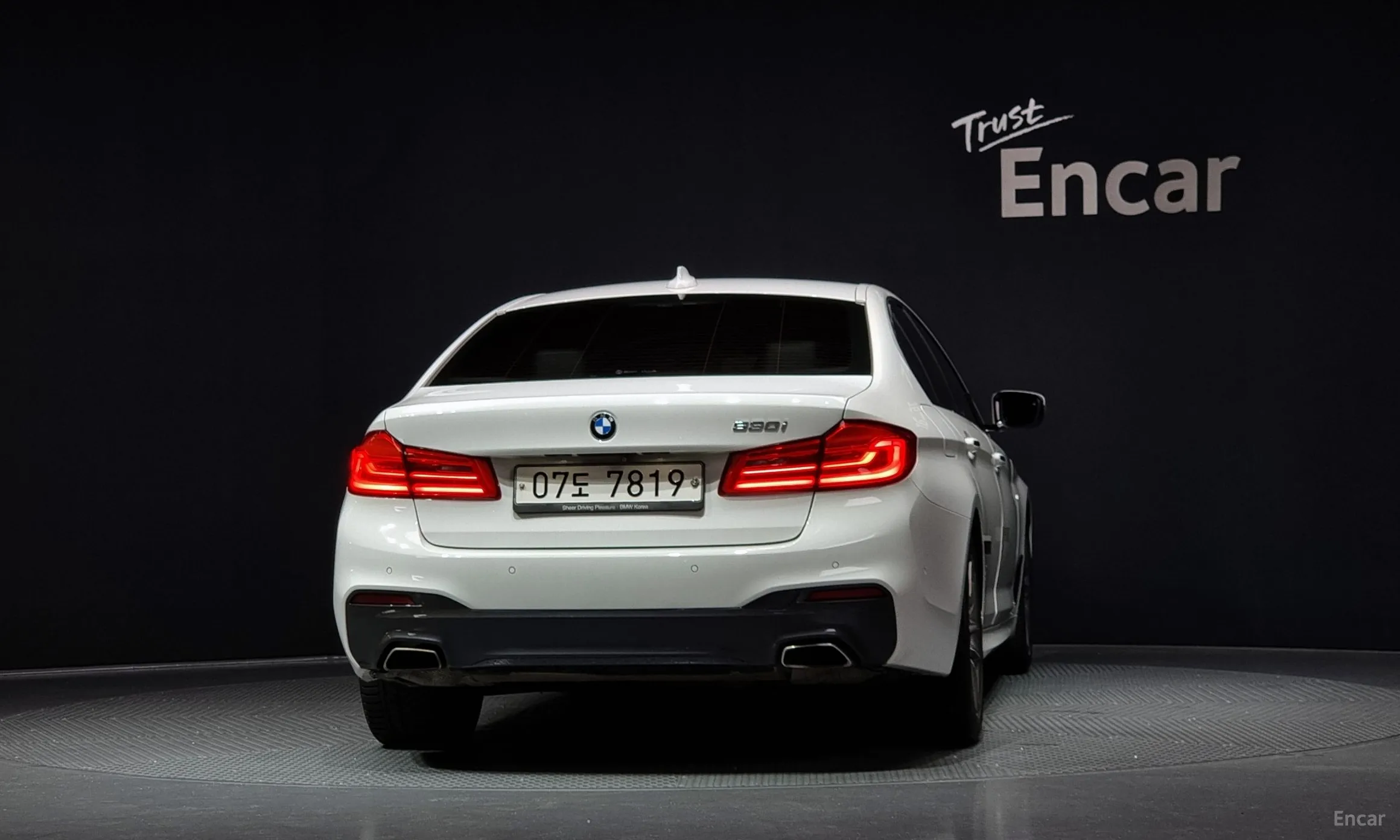 BMW 5 Series (G30) превью 3