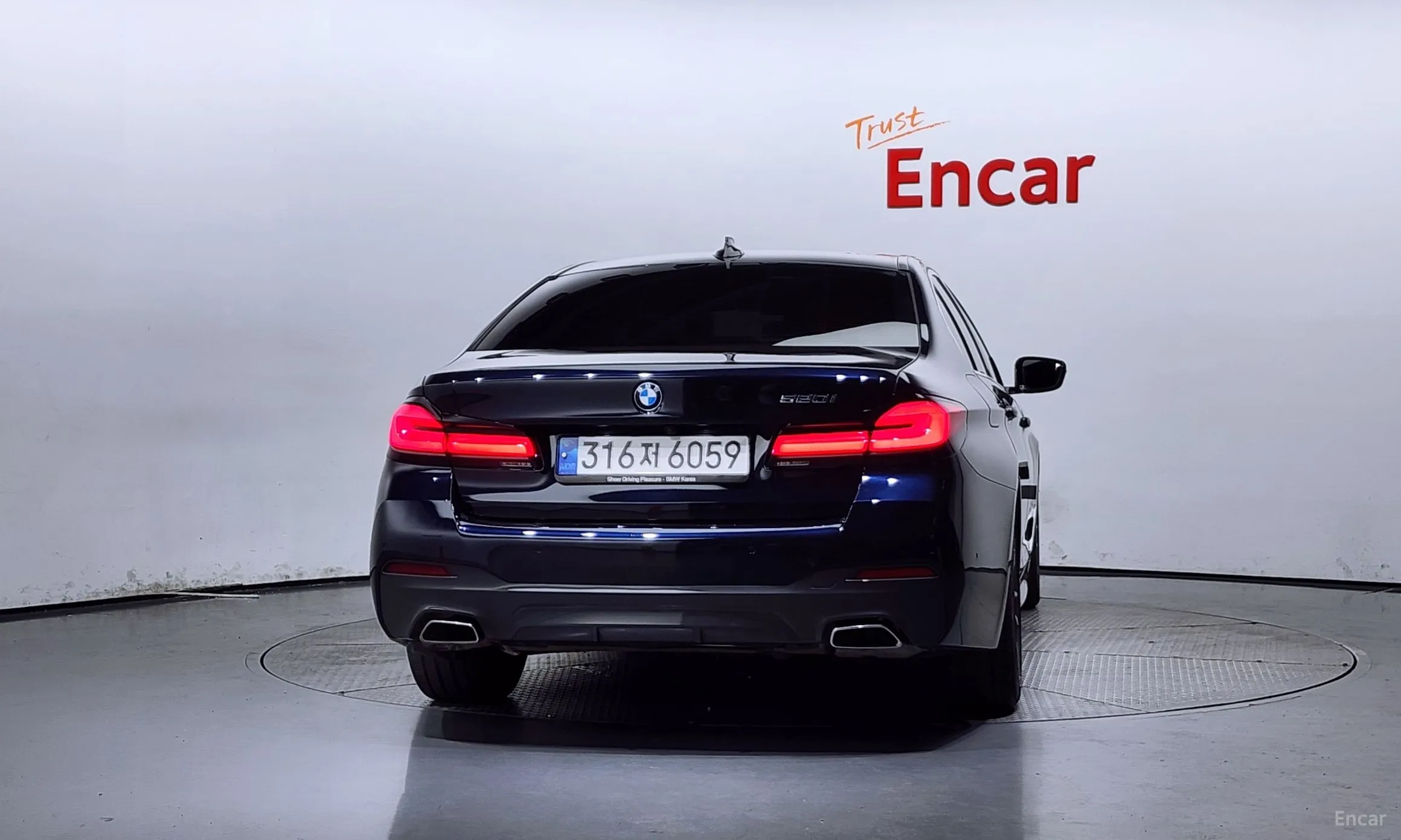 BMW 5 Series (G30) превью 3