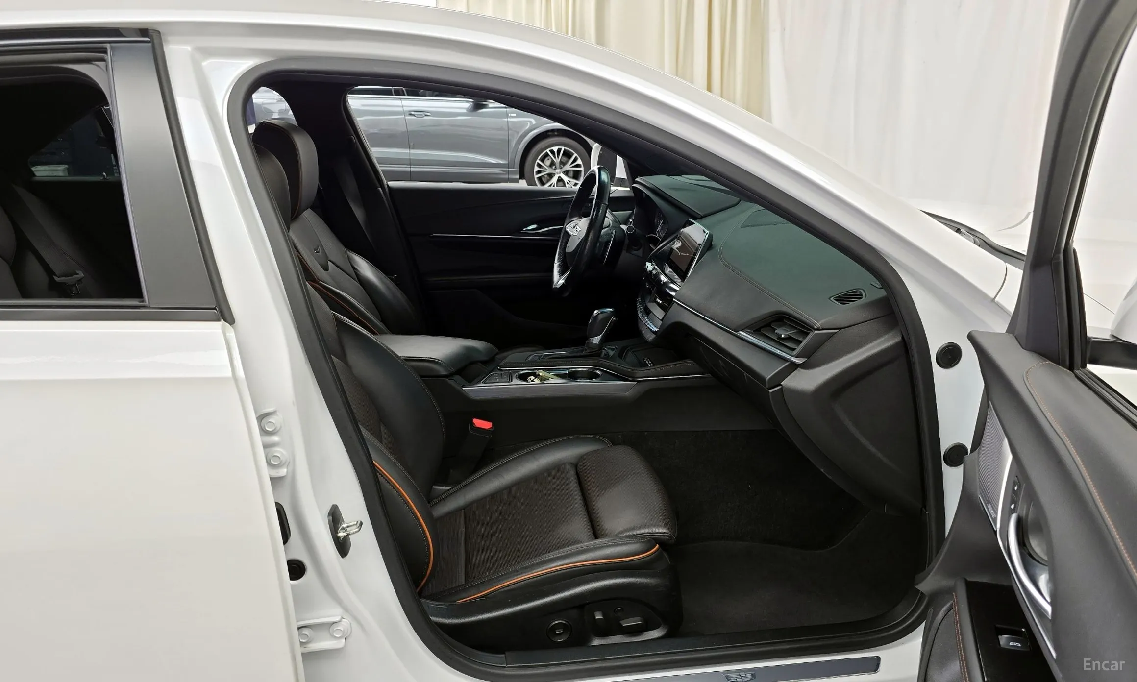 Cadillac CT4 превью 11