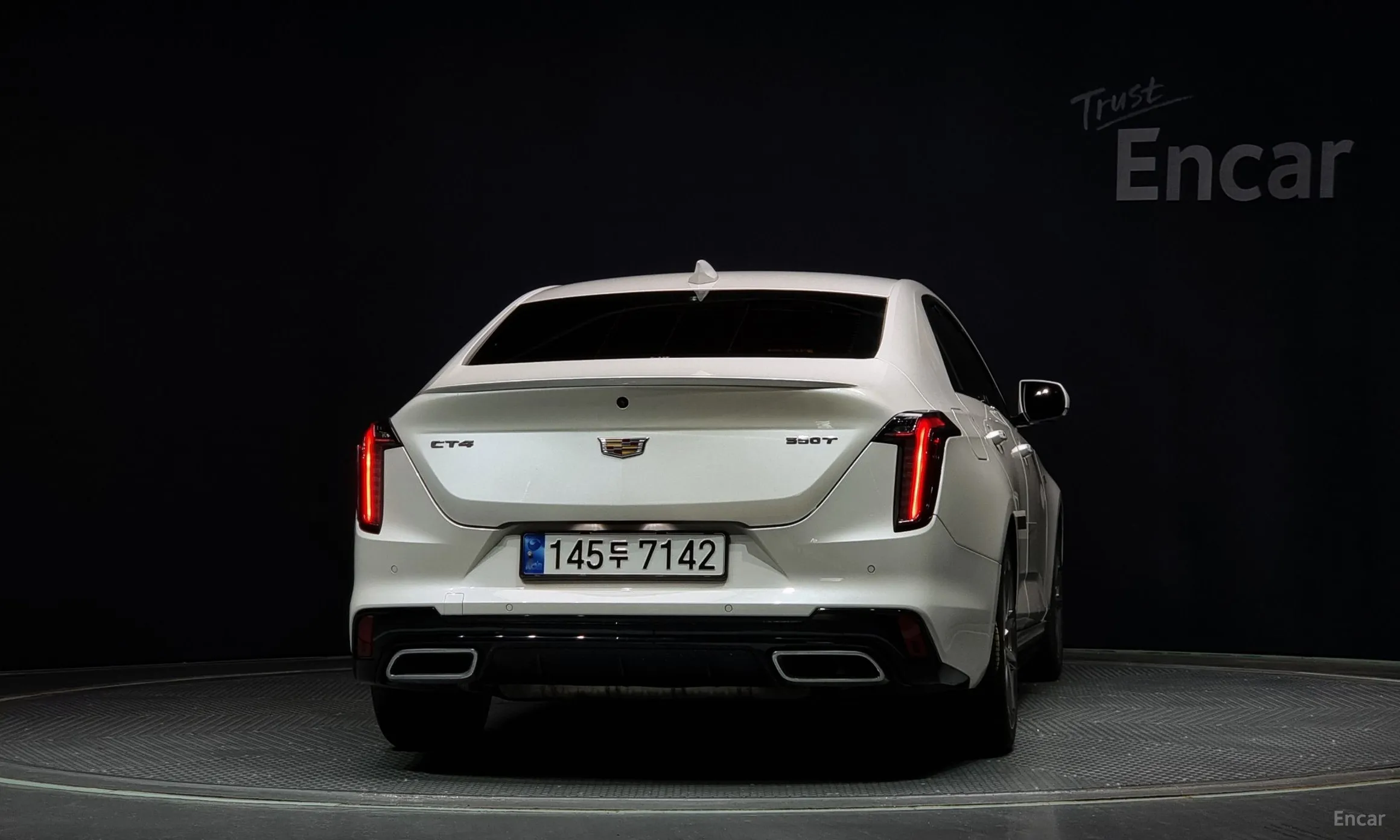 Cadillac CT4 превью 4