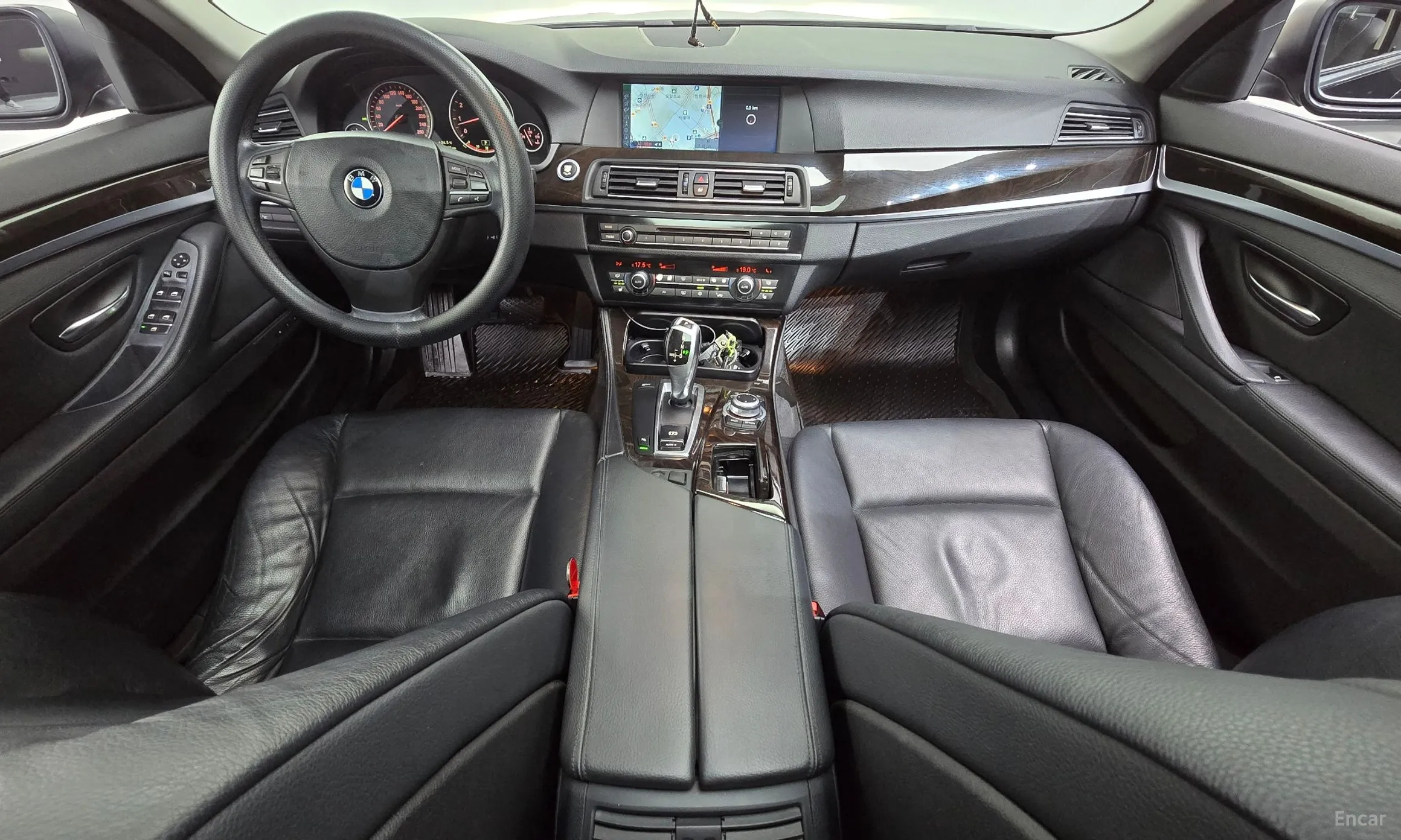 BMW 5 Series (F10) превью 4