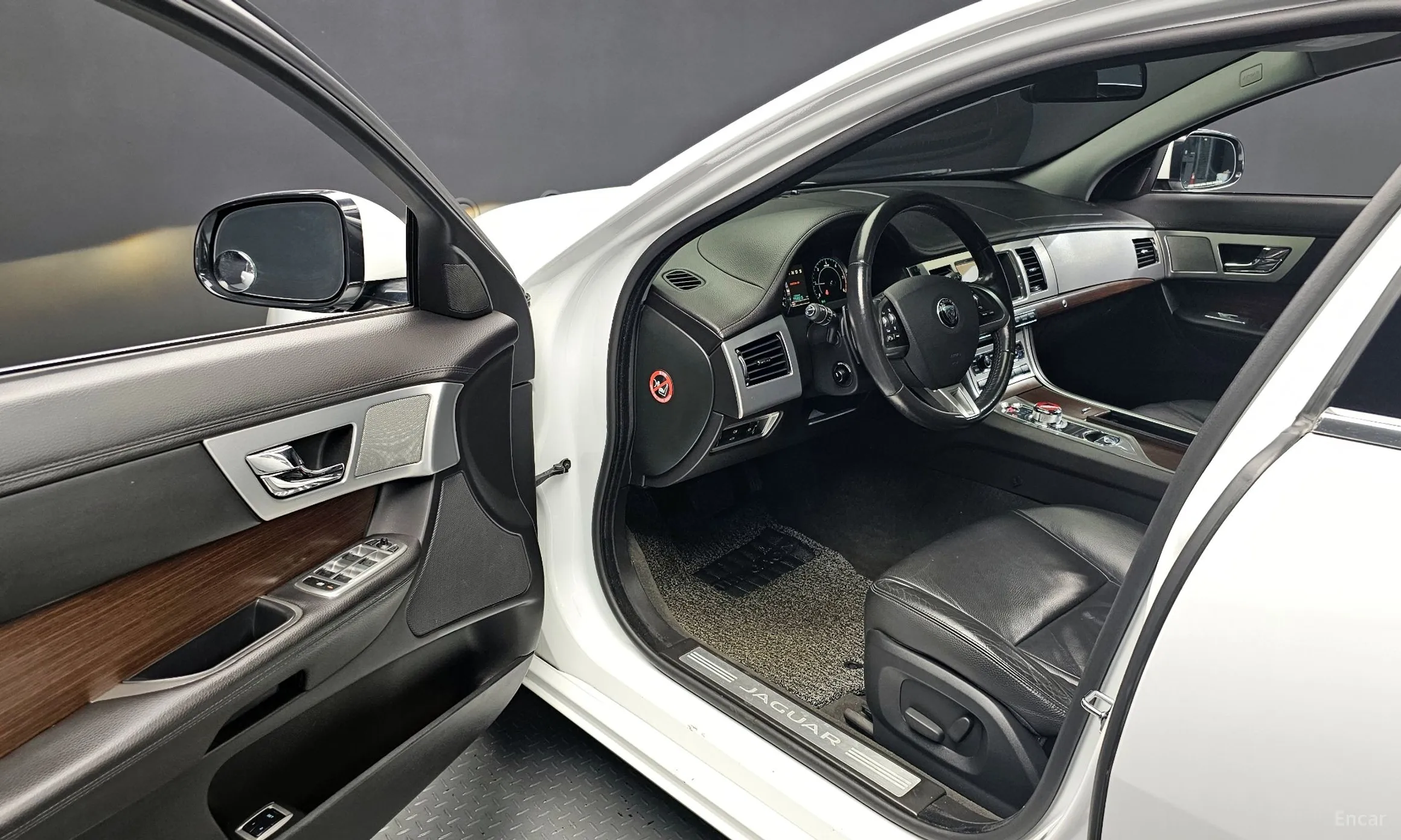Jaguar New XF превью 11