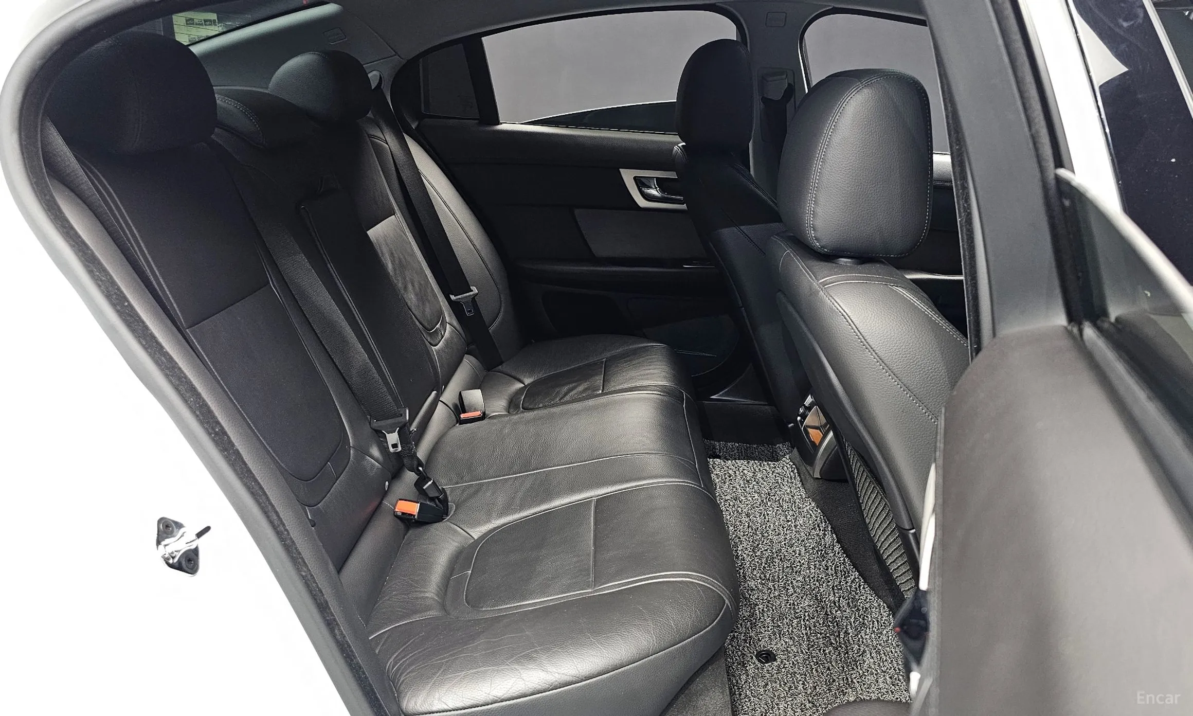 Jaguar New XF превью 12