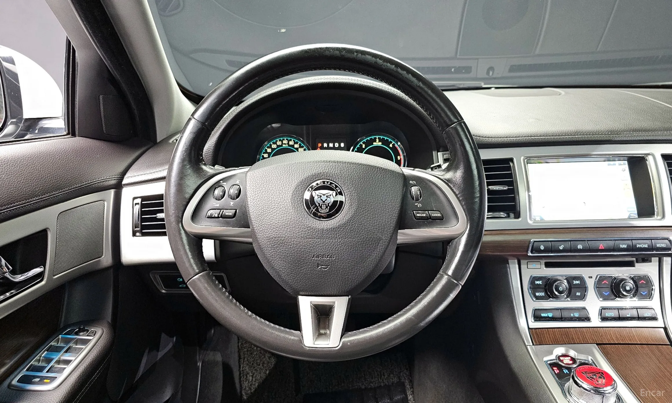 Jaguar New XF превью 13