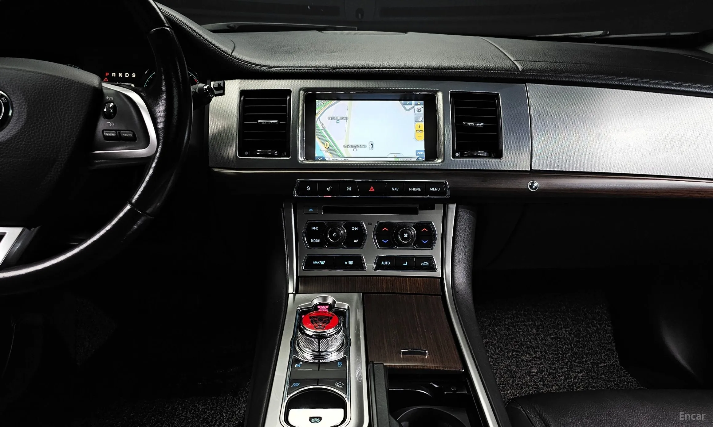 Jaguar New XF превью 14