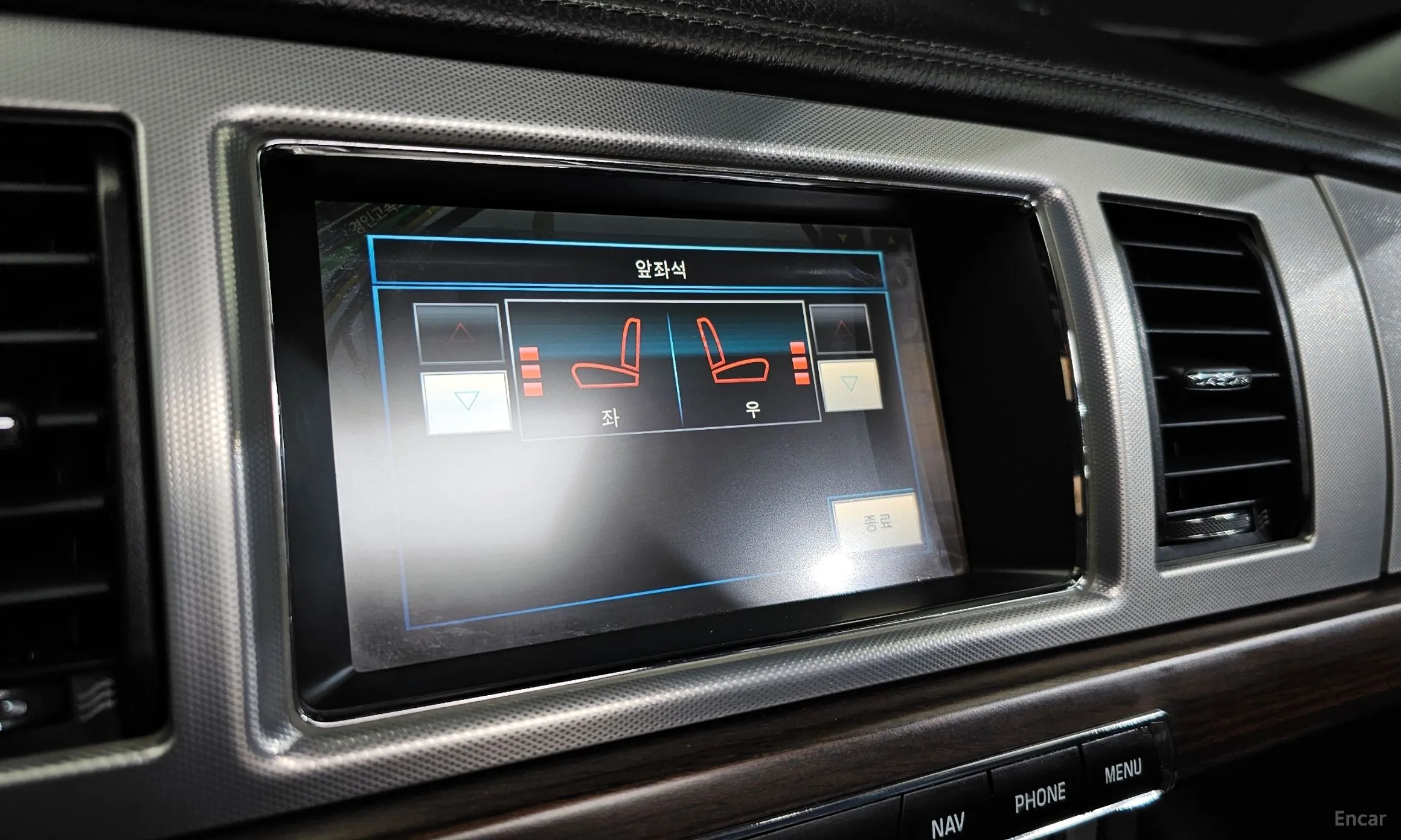 Jaguar New XF превью 15