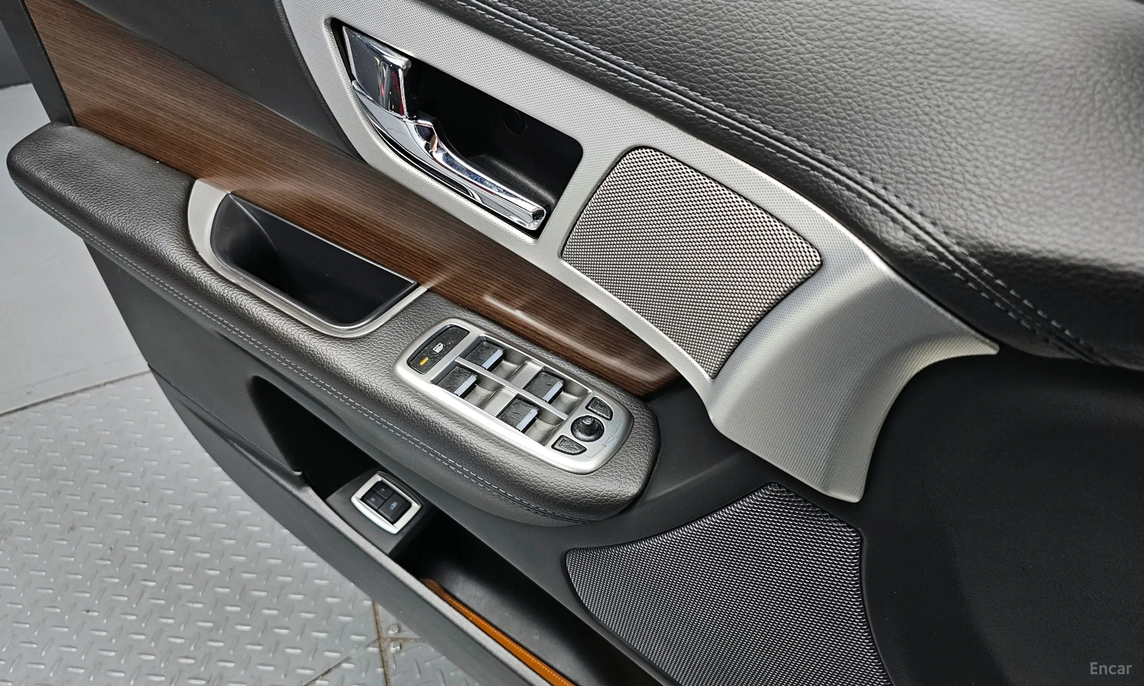Jaguar New XF превью 18