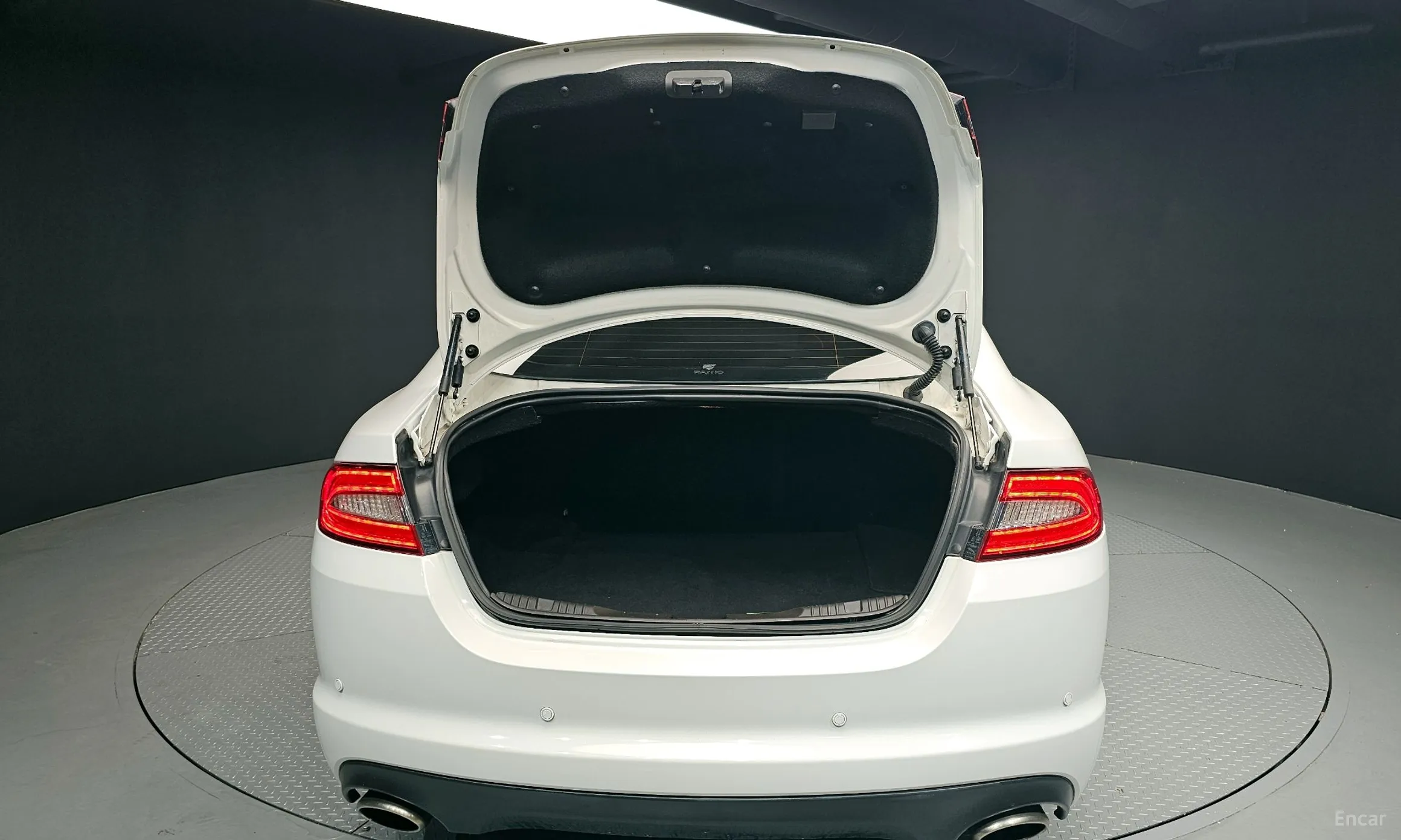 Jaguar New XF превью 20