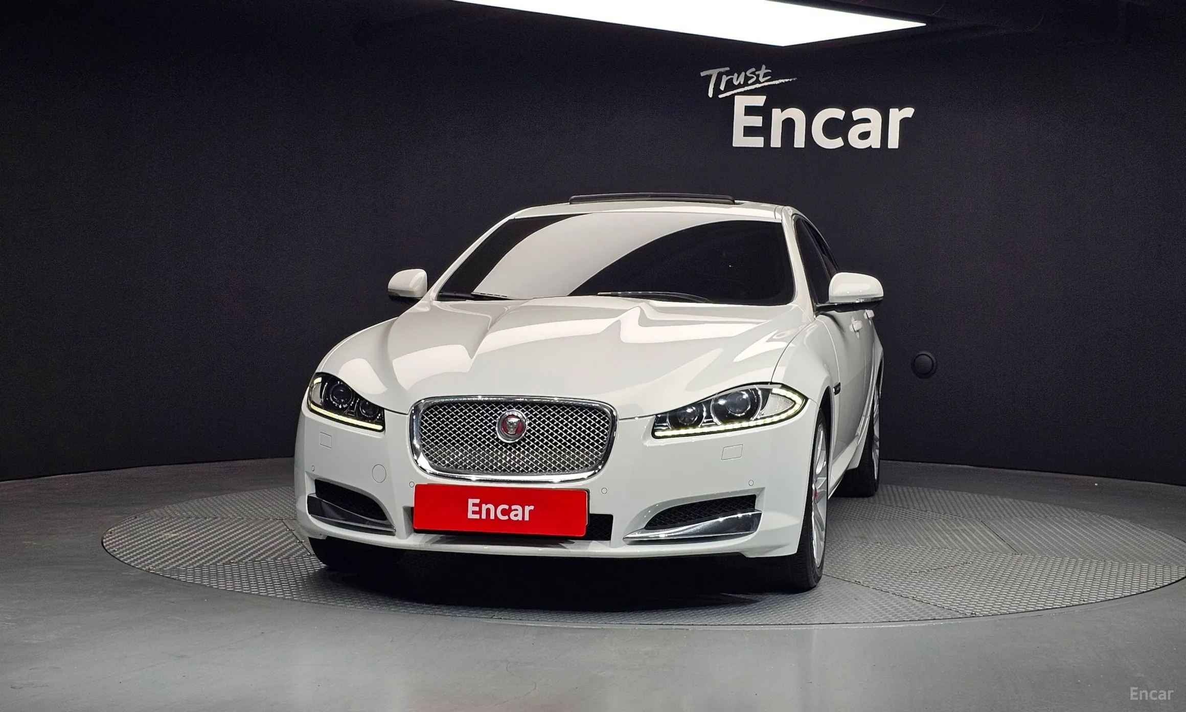 Jaguar New XF превью 3