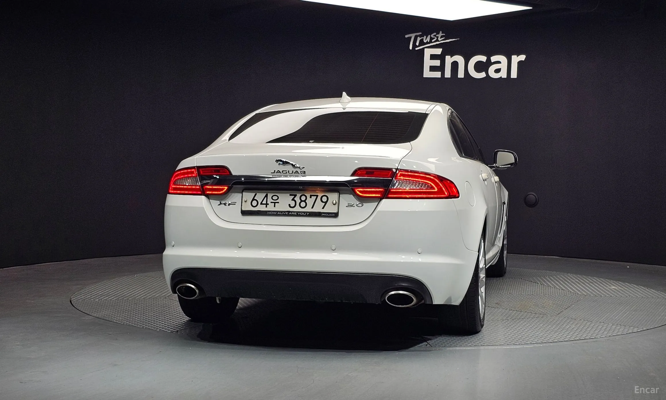 Jaguar New XF превью 4