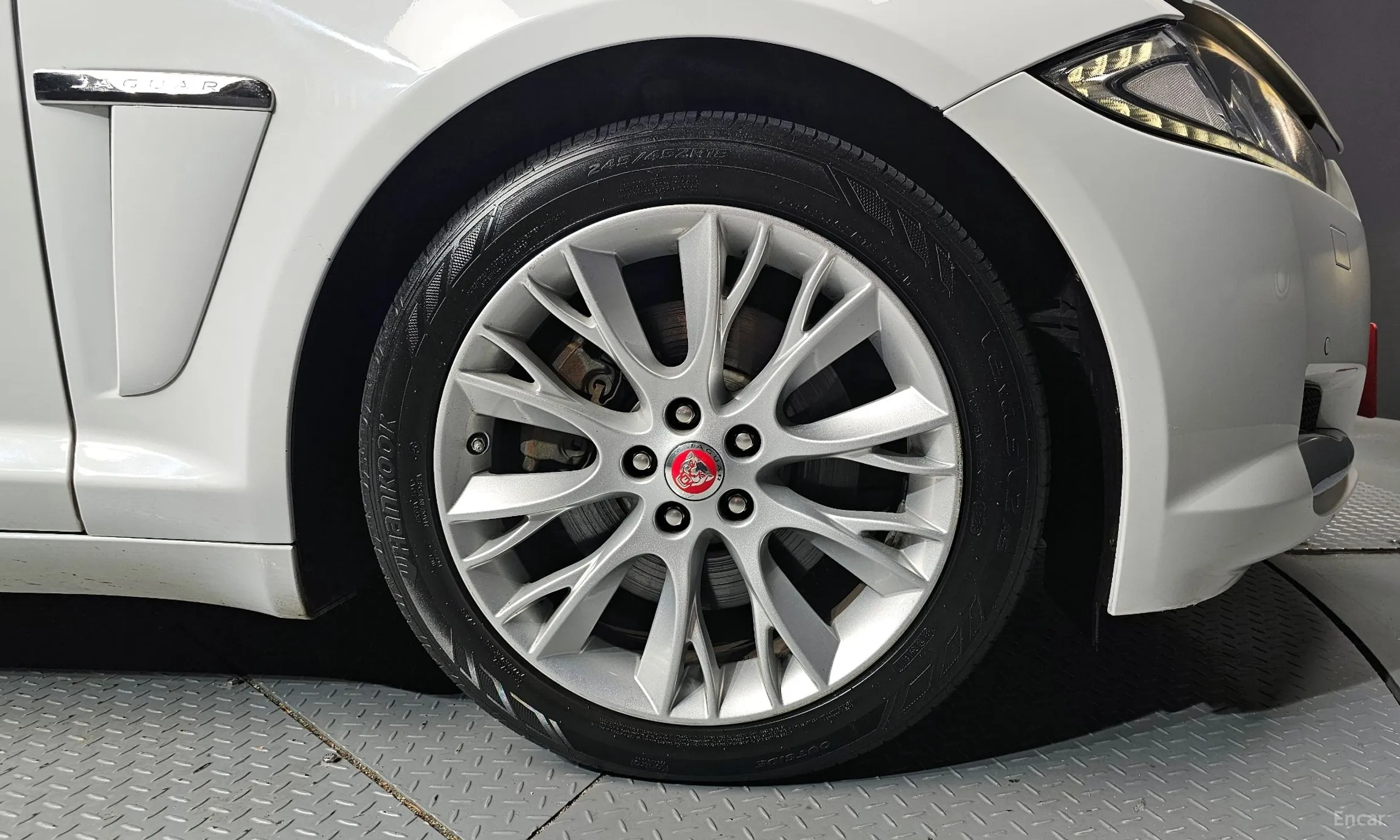 Jaguar New XF превью 5