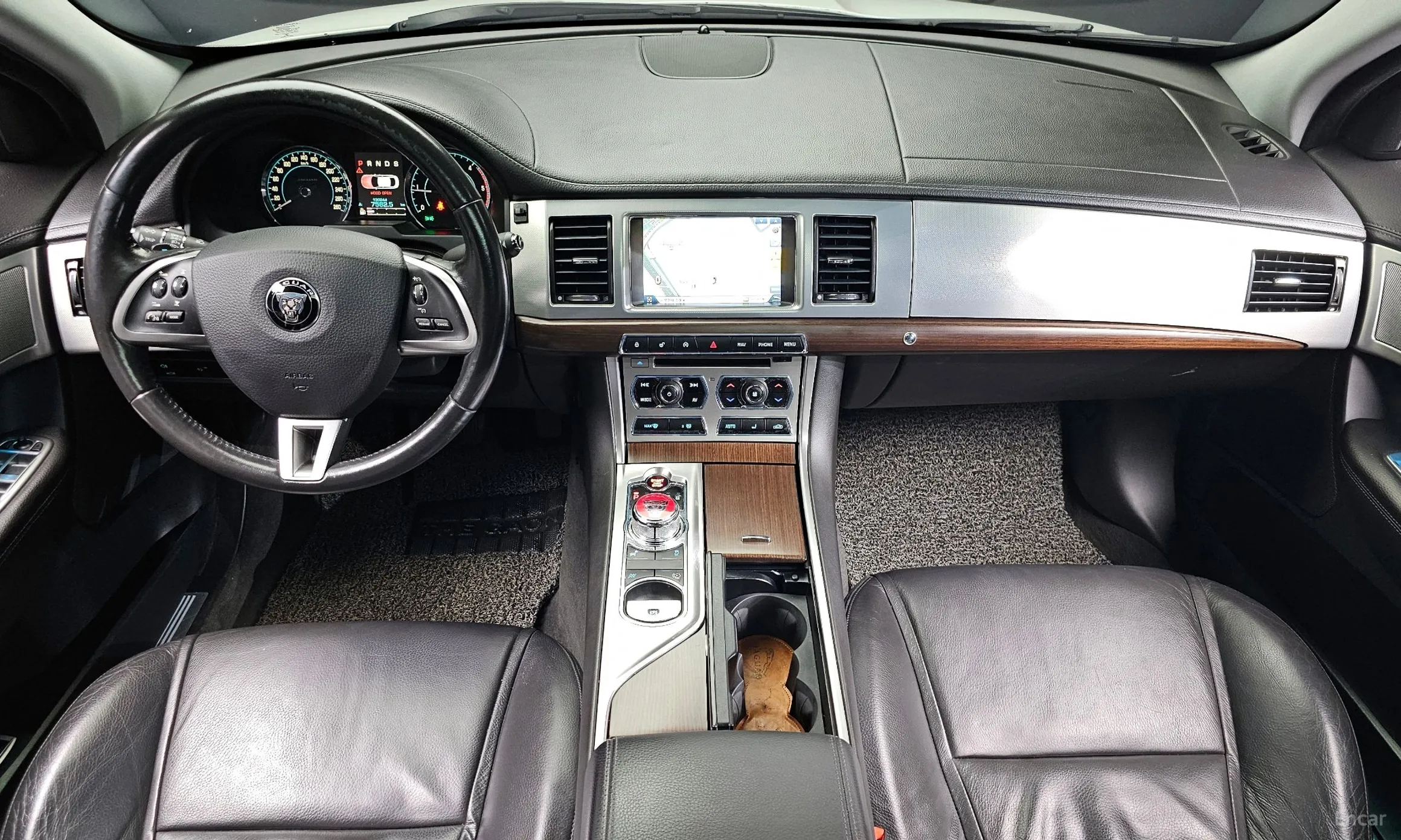 Jaguar New XF превью 7