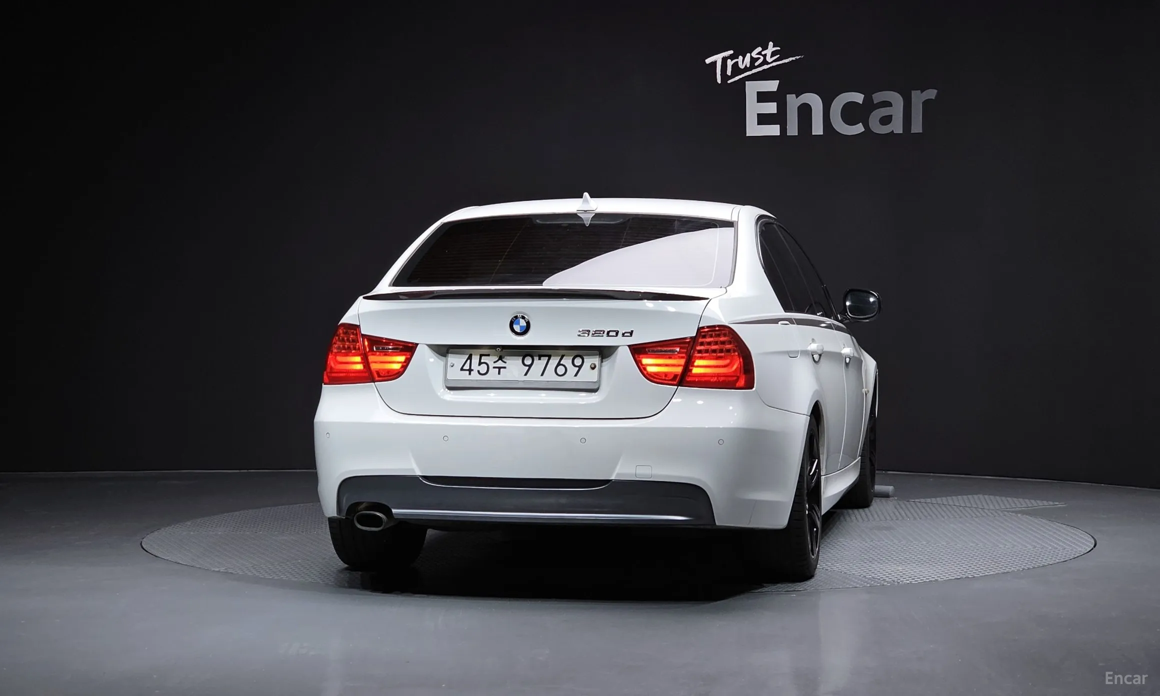 BMW 3 Series (E90) превью 3