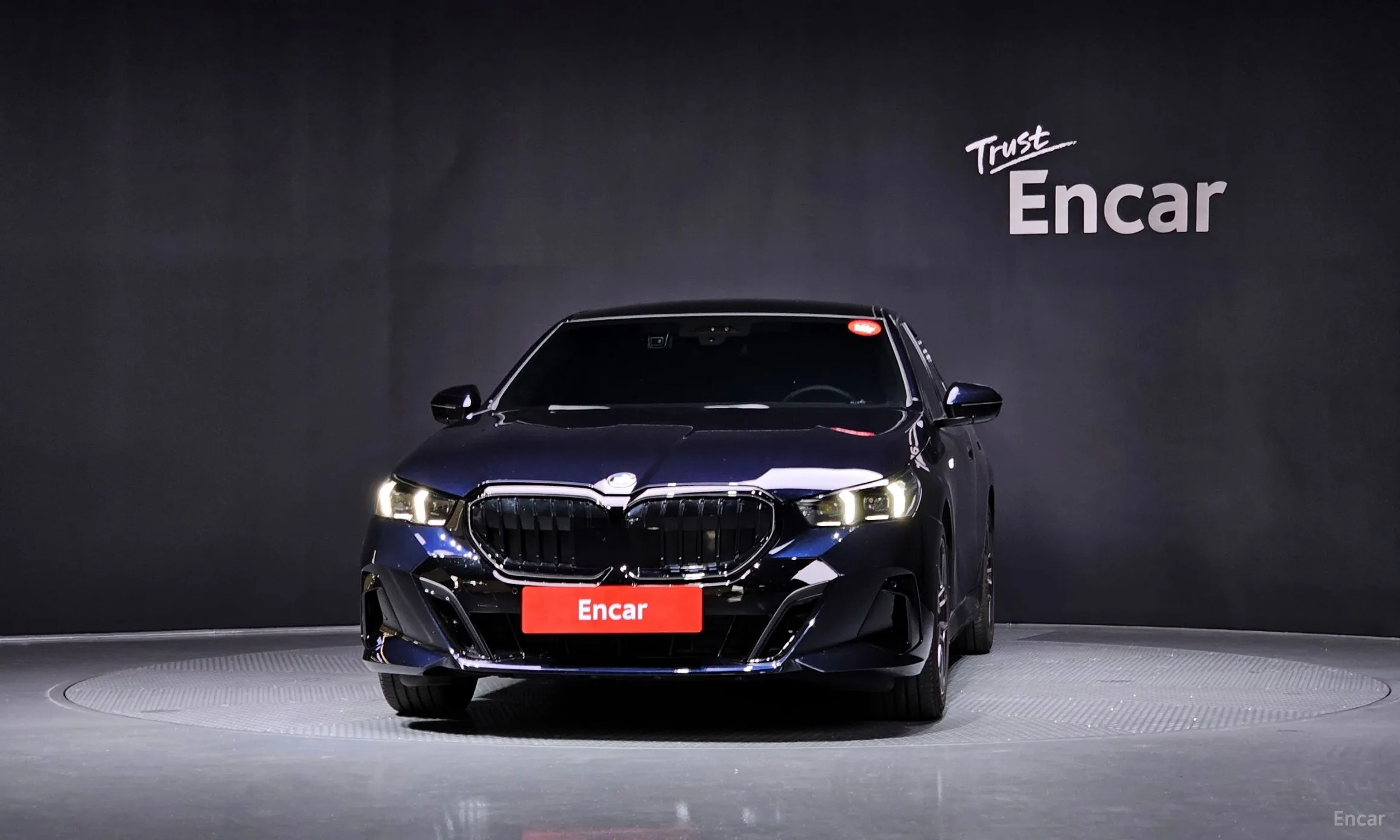 BMW 5 Series (G60) превью 2