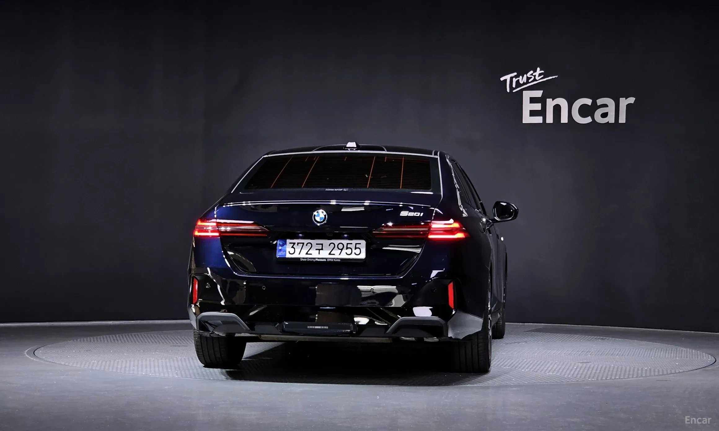 BMW 5 Series (G60) превью 3