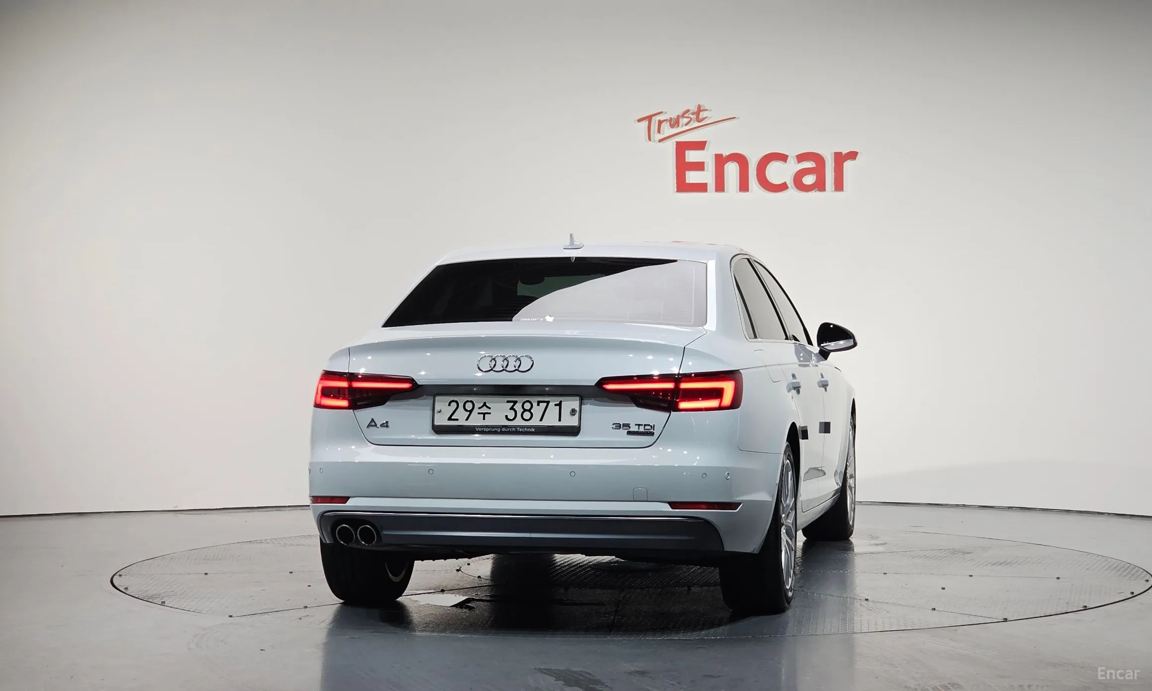 Audi A4 (B9) превью 3