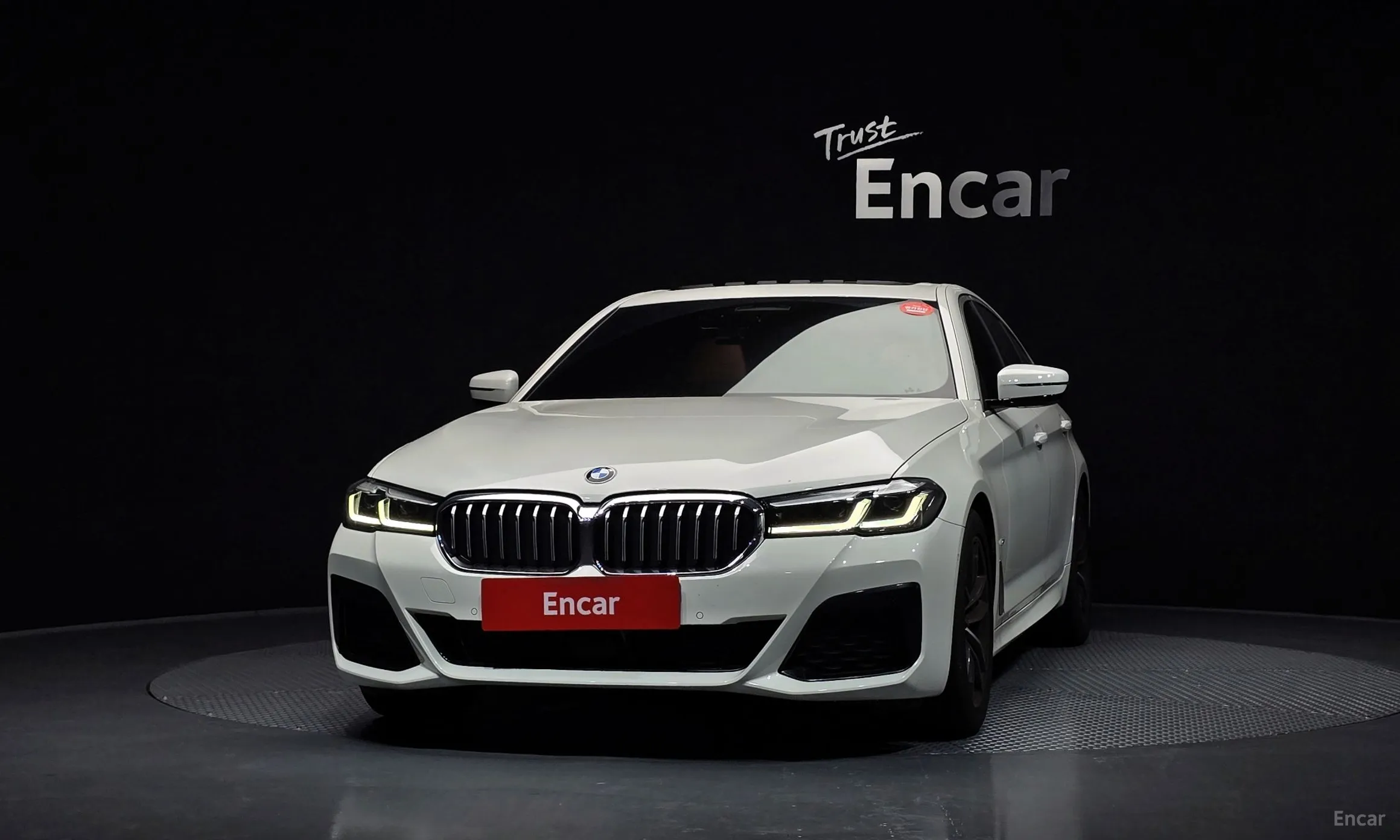 BMW 5 Series (G30) превью 2