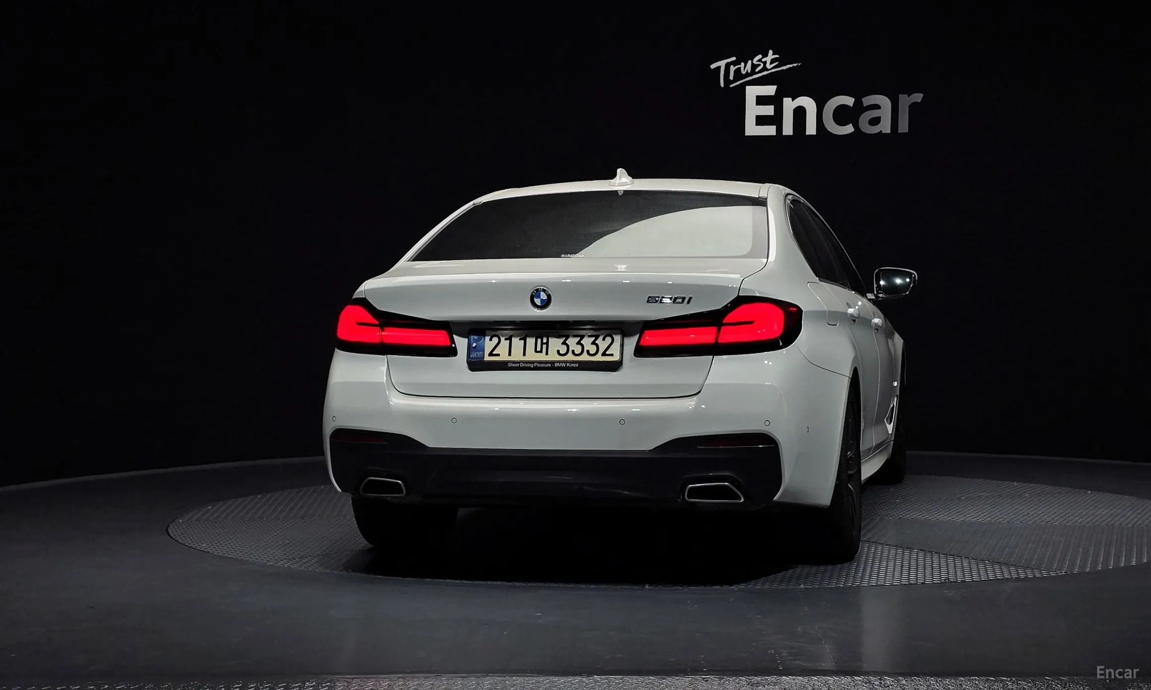 BMW 5 Series (G30) превью 3