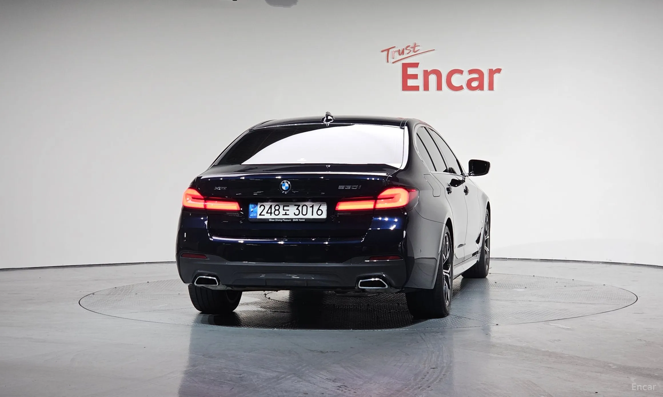 BMW 5 Series (G30) превью 3