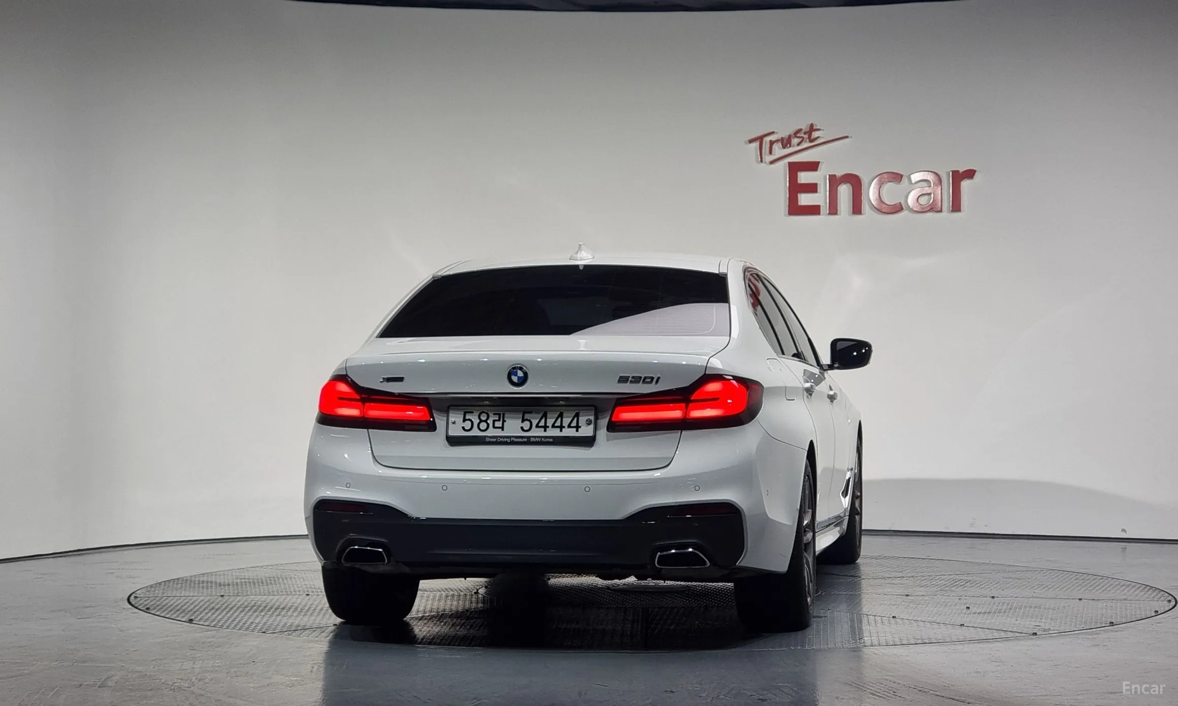 BMW 5 Series (G30) превью 3