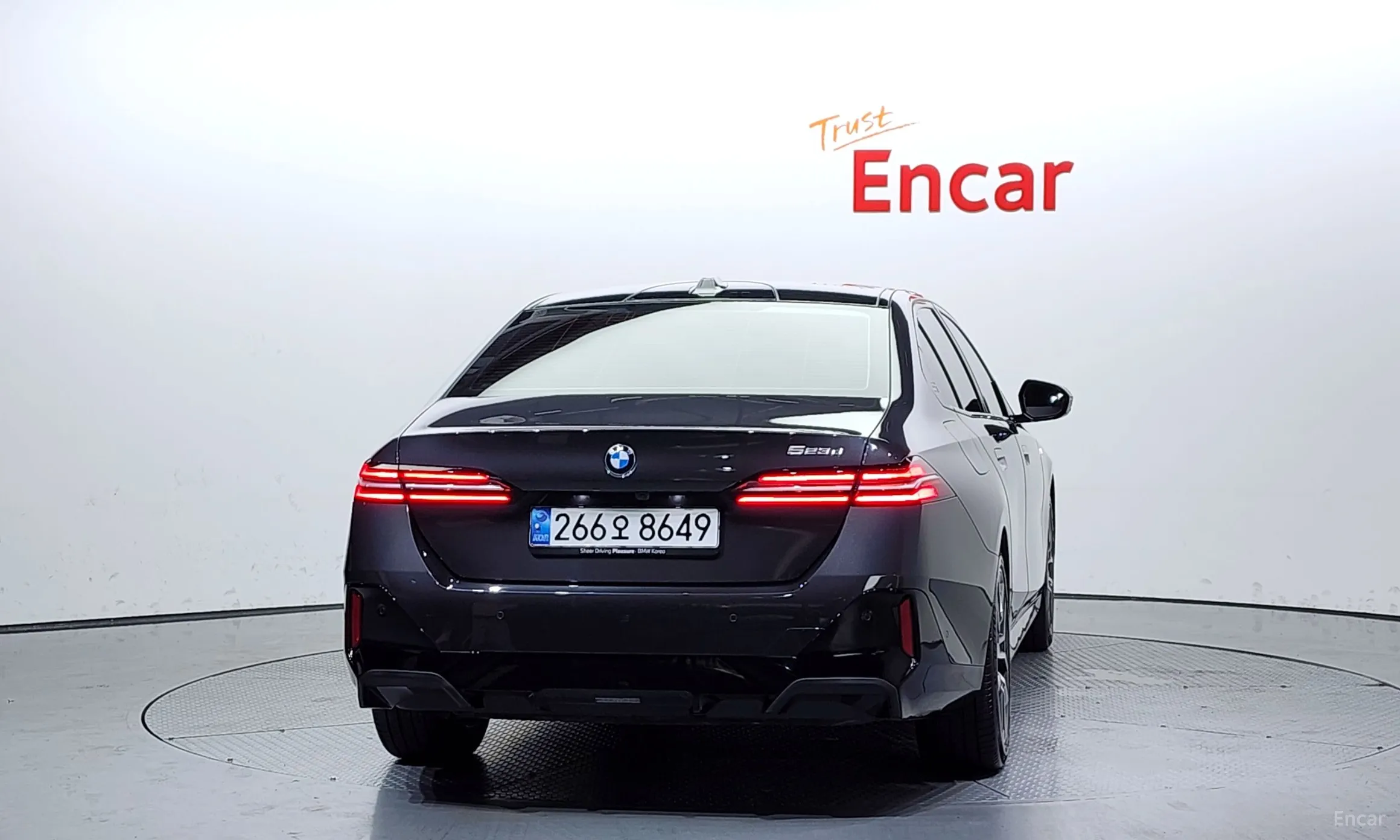 BMW 5 Series (G60) превью 3