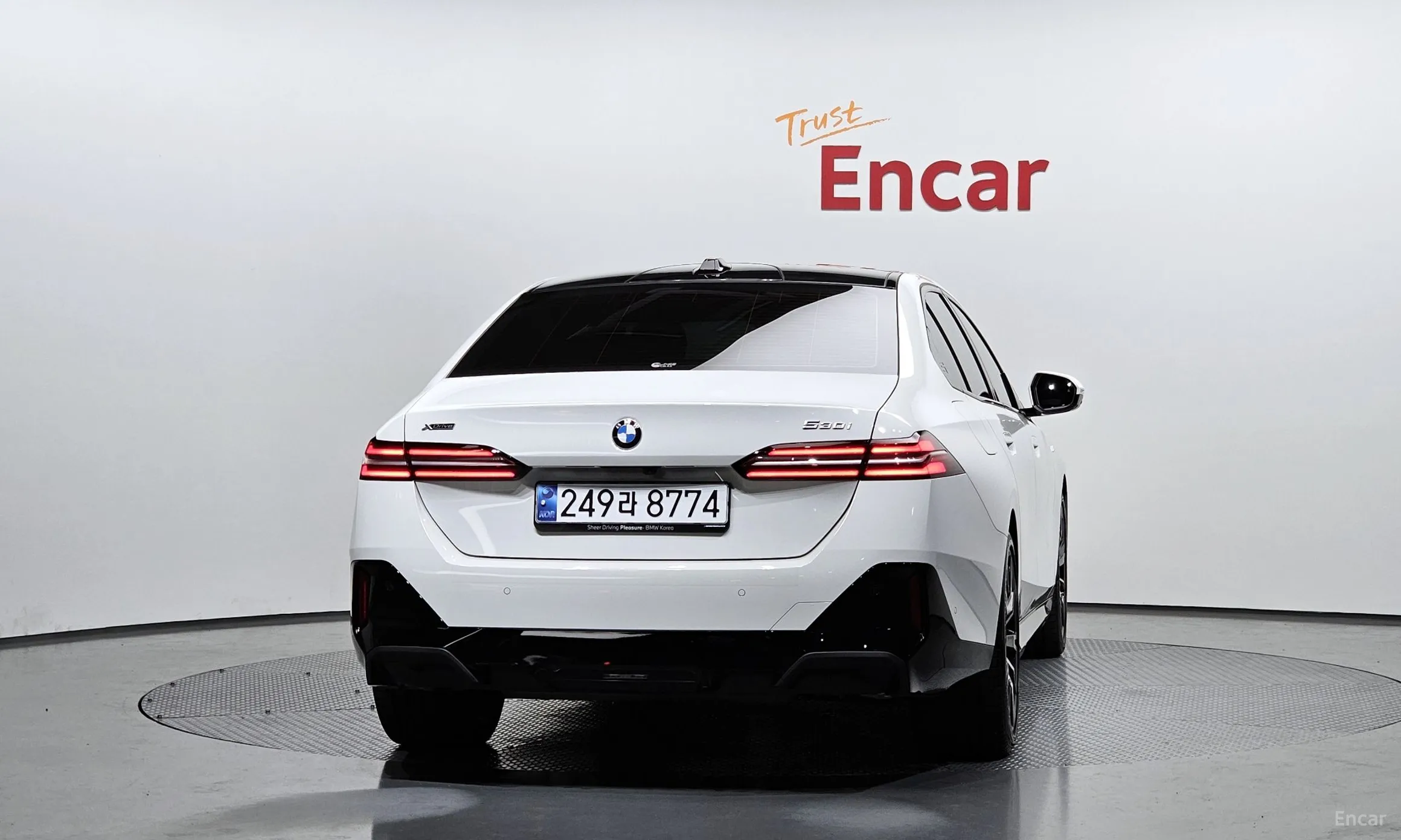 BMW 5 Series (G60) превью 3