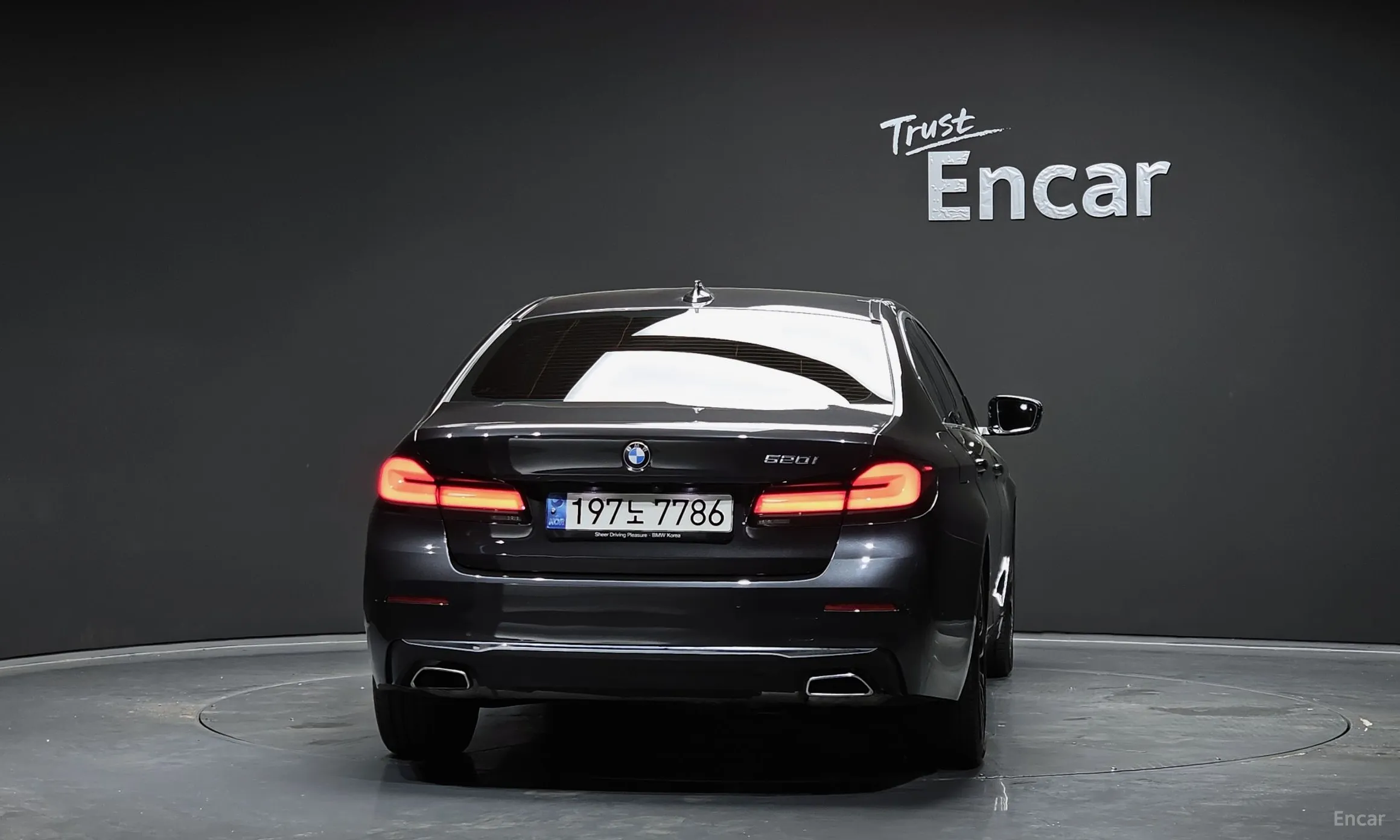 BMW 5 Series (G30) превью 3