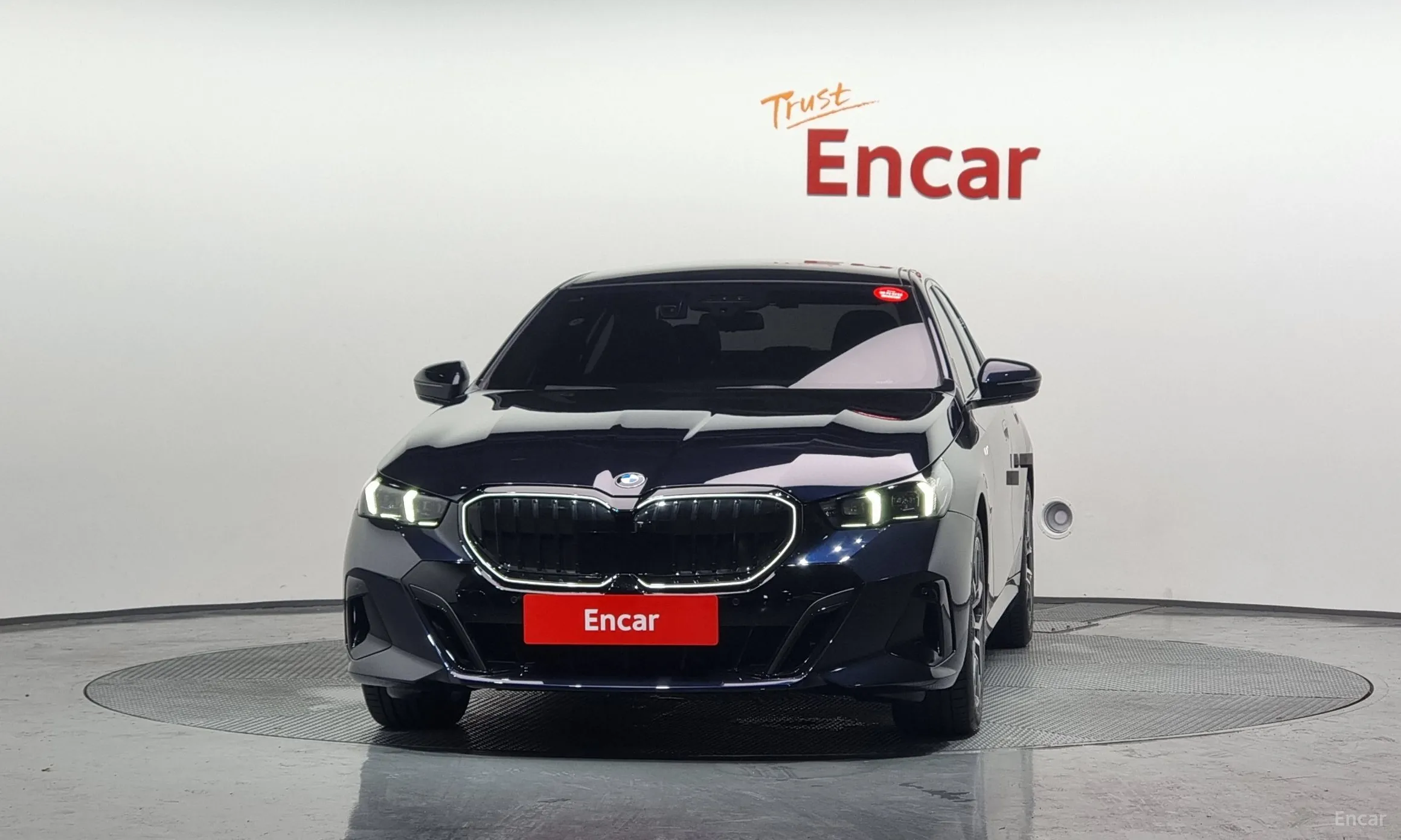 BMW 5 Series (G60) превью 2
