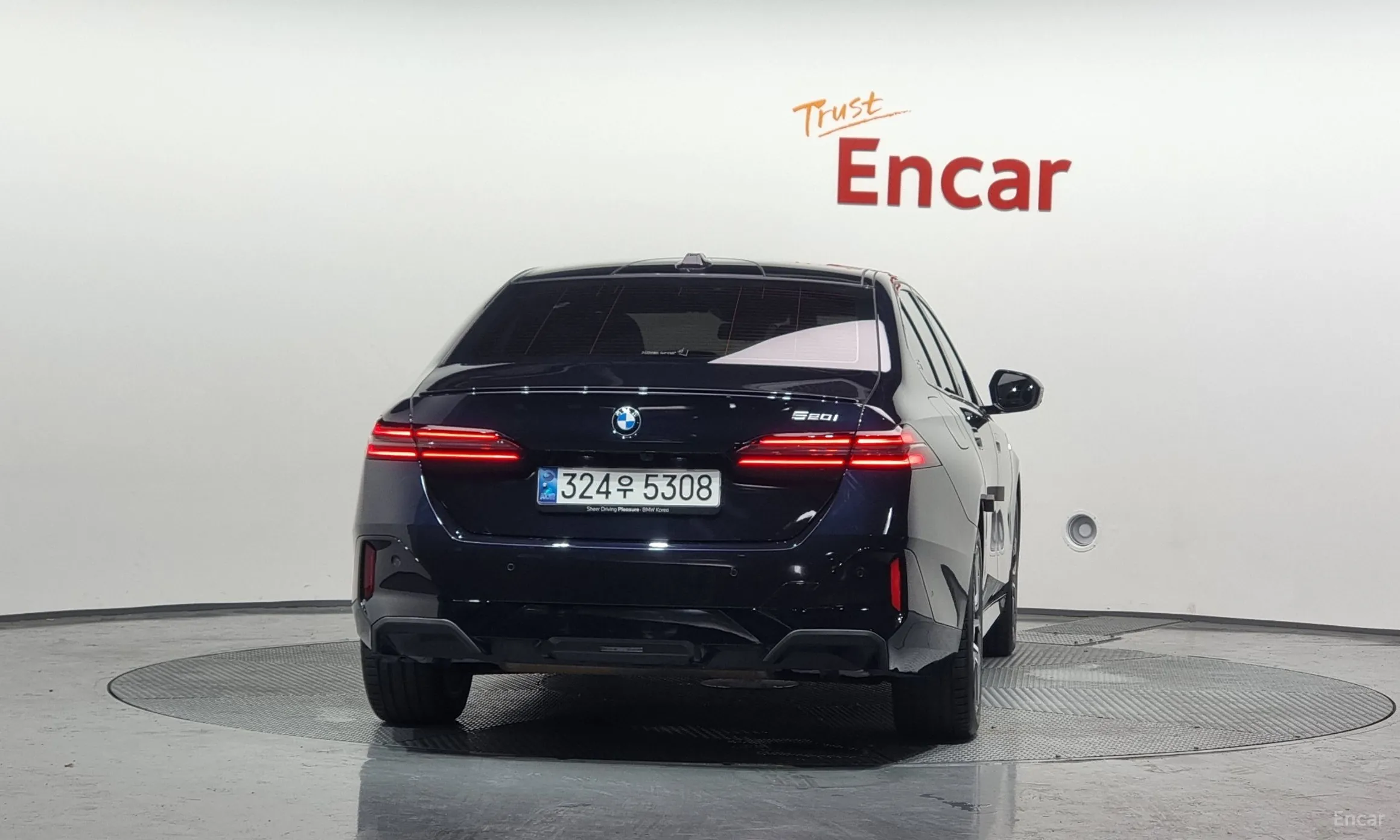 BMW 5 Series (G60) превью 3