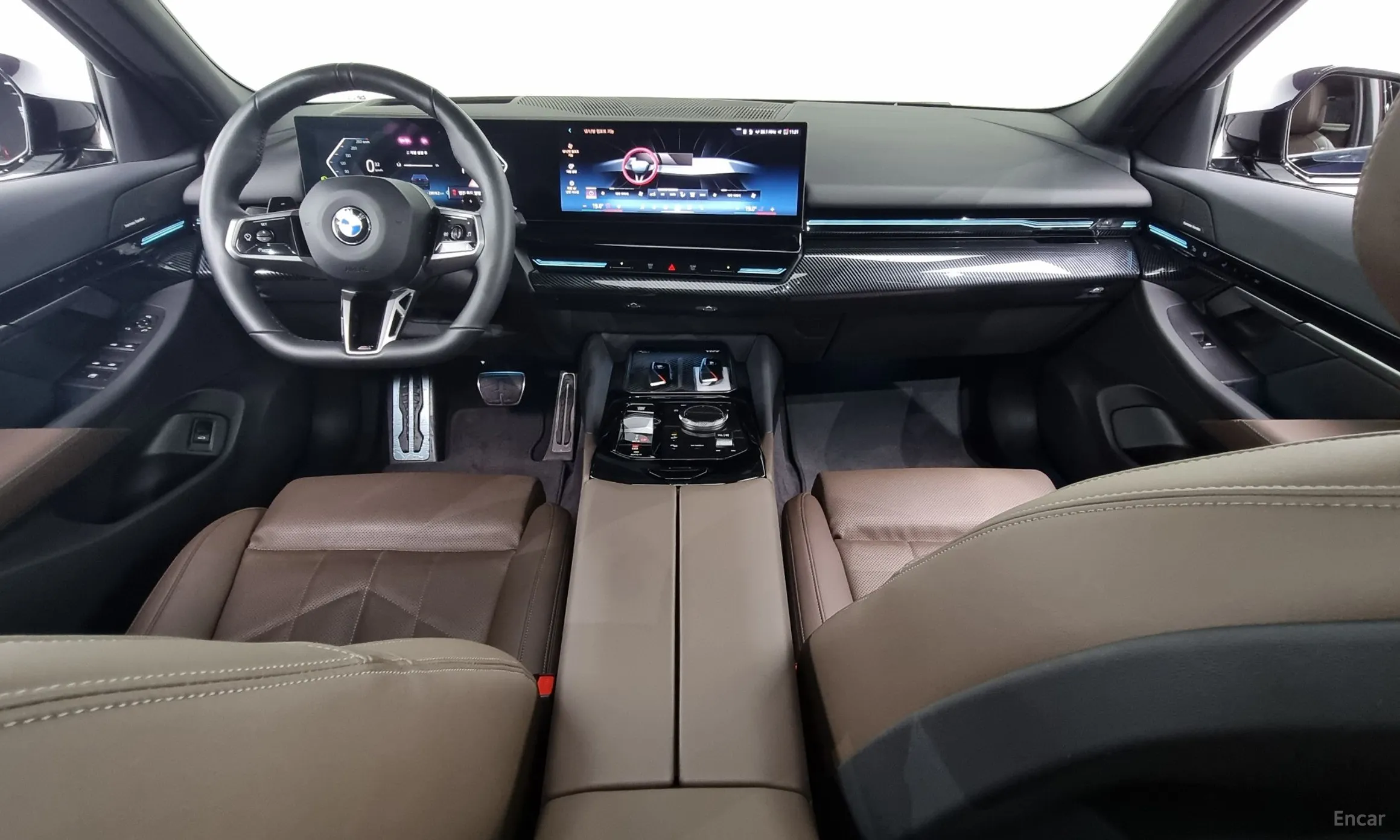 BMW 5 Series (G60) превью 4