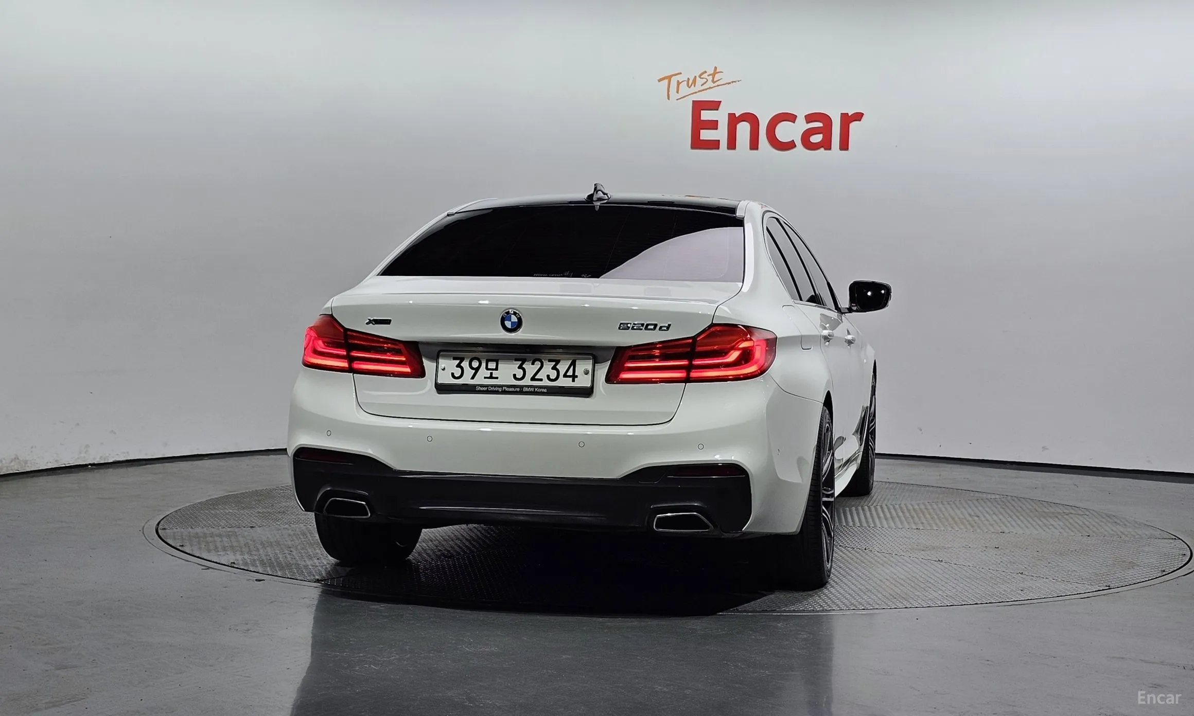 BMW 5 Series (G30) превью 3