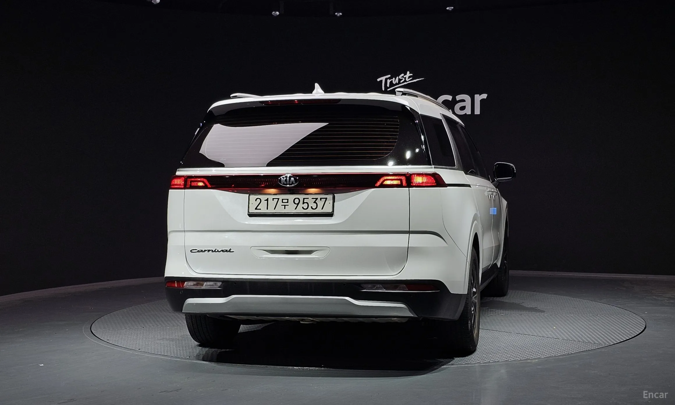 Kia Carnival Gen 4 превью 3