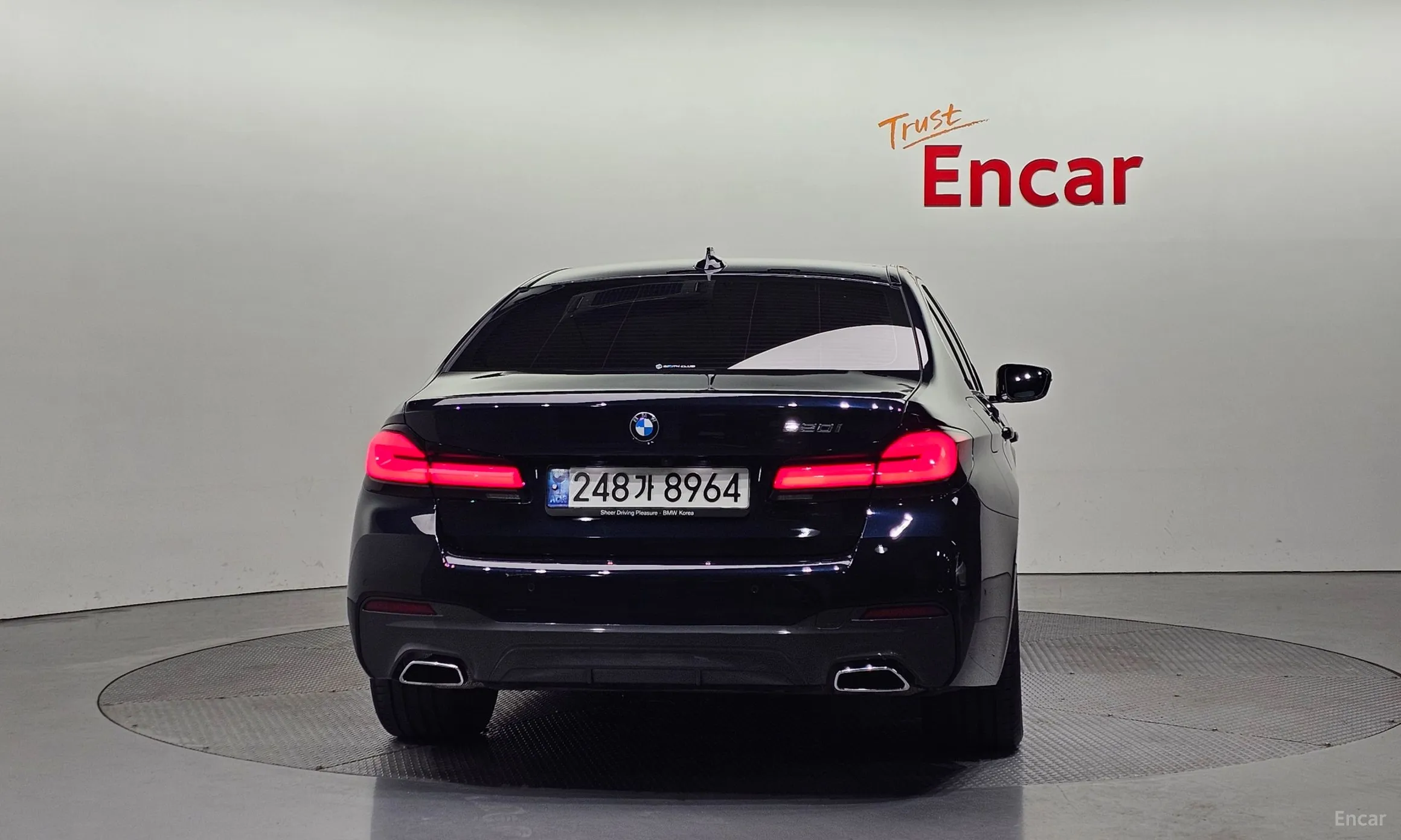 BMW 5 Series (G30) превью 3