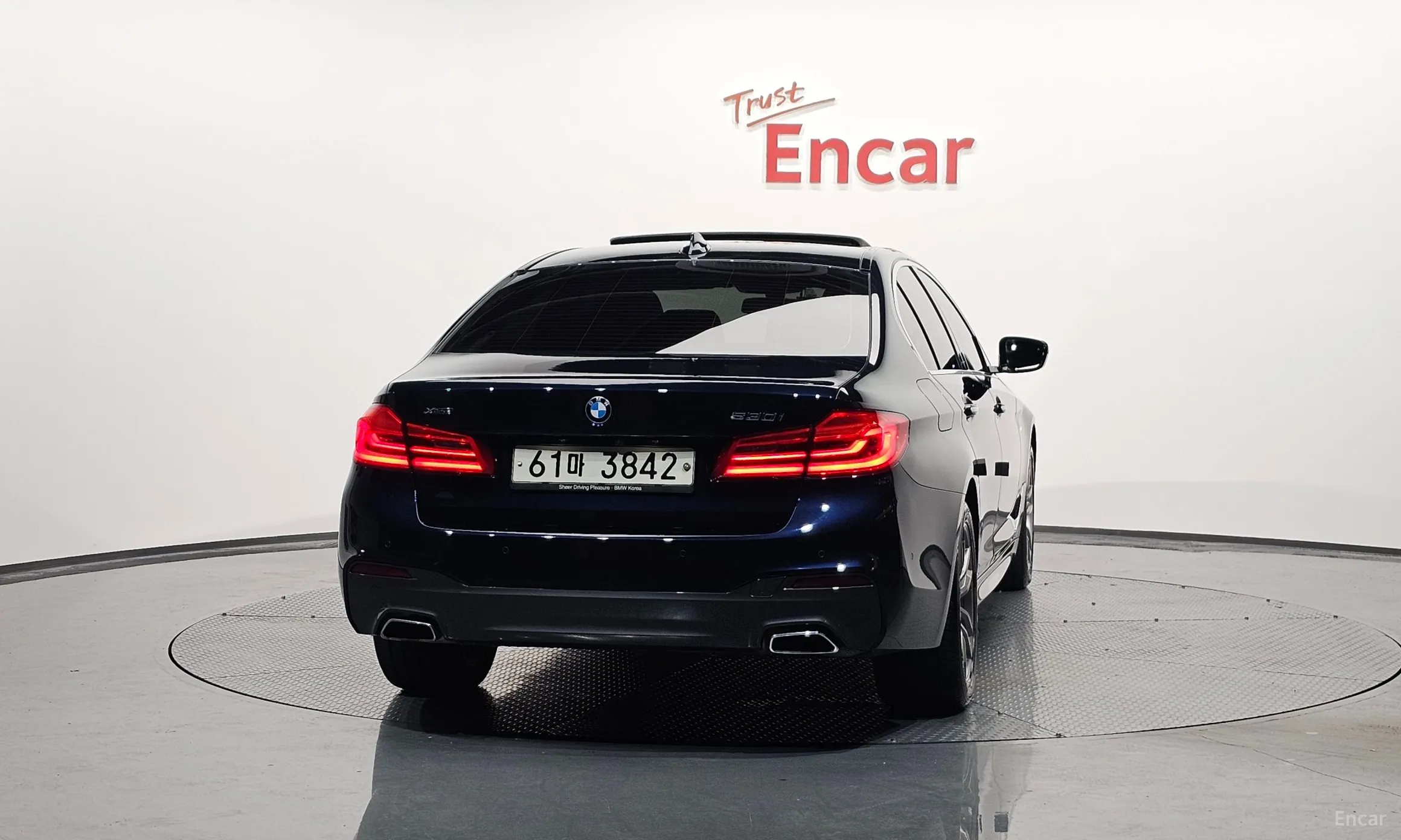 BMW 5 Series (G30) превью 3