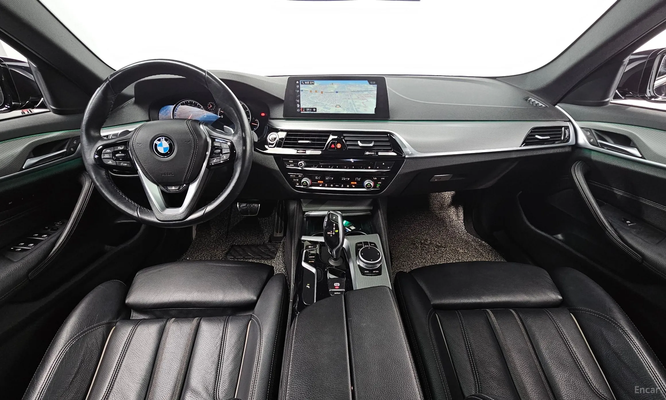 BMW 5 Series (G30) превью 4