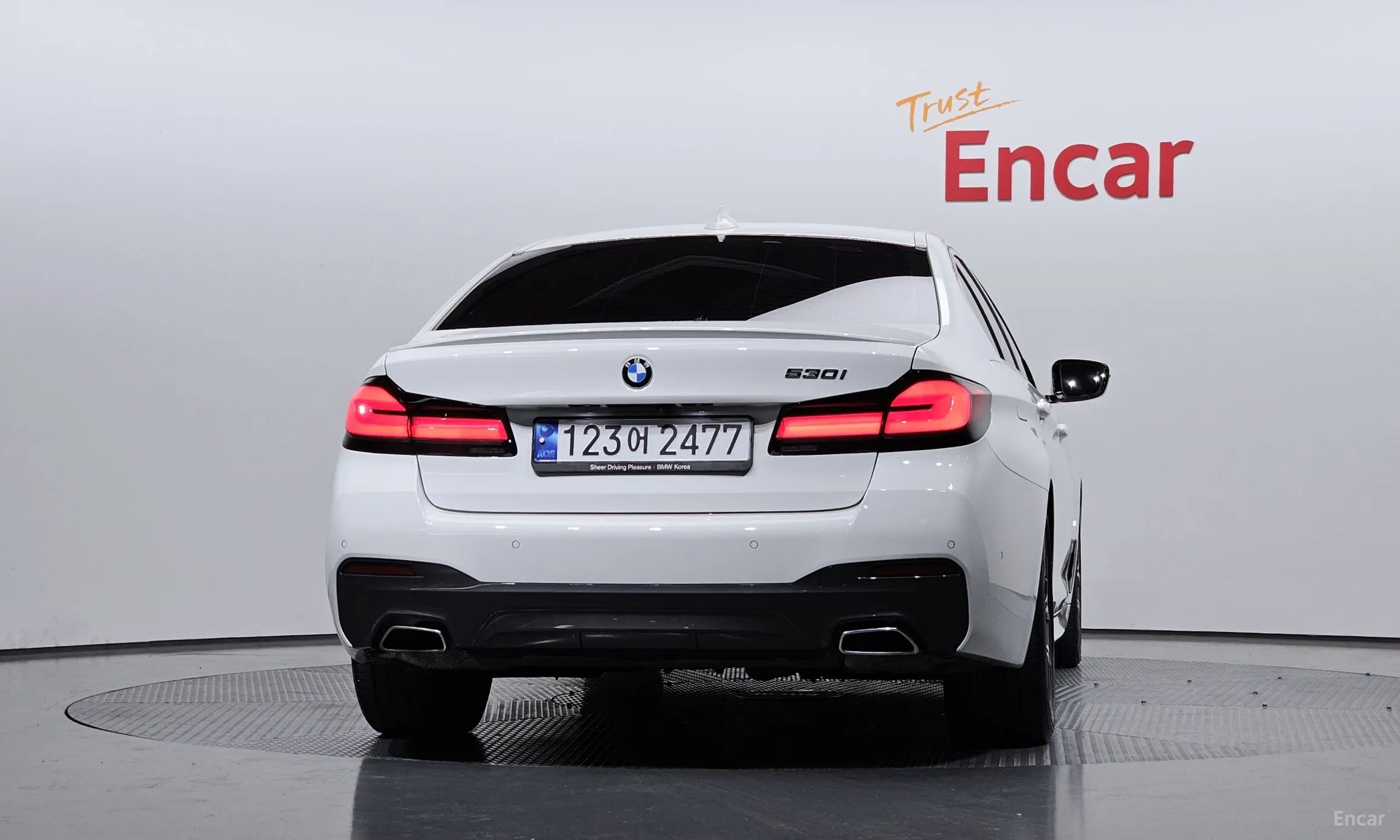 BMW 5 Series (G30) превью 3
