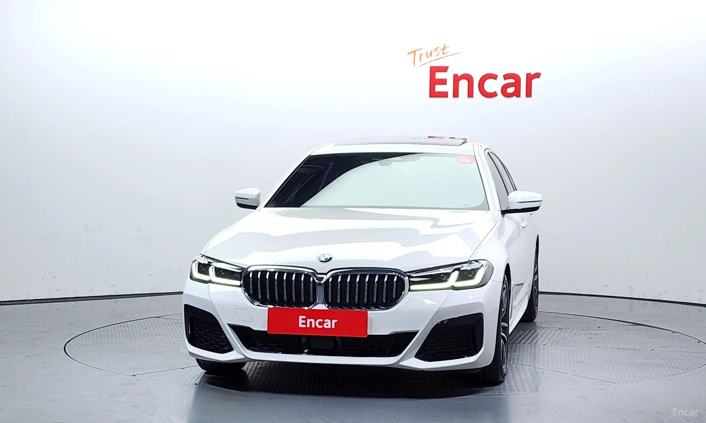 BMW 5 Series (G30) превью 2