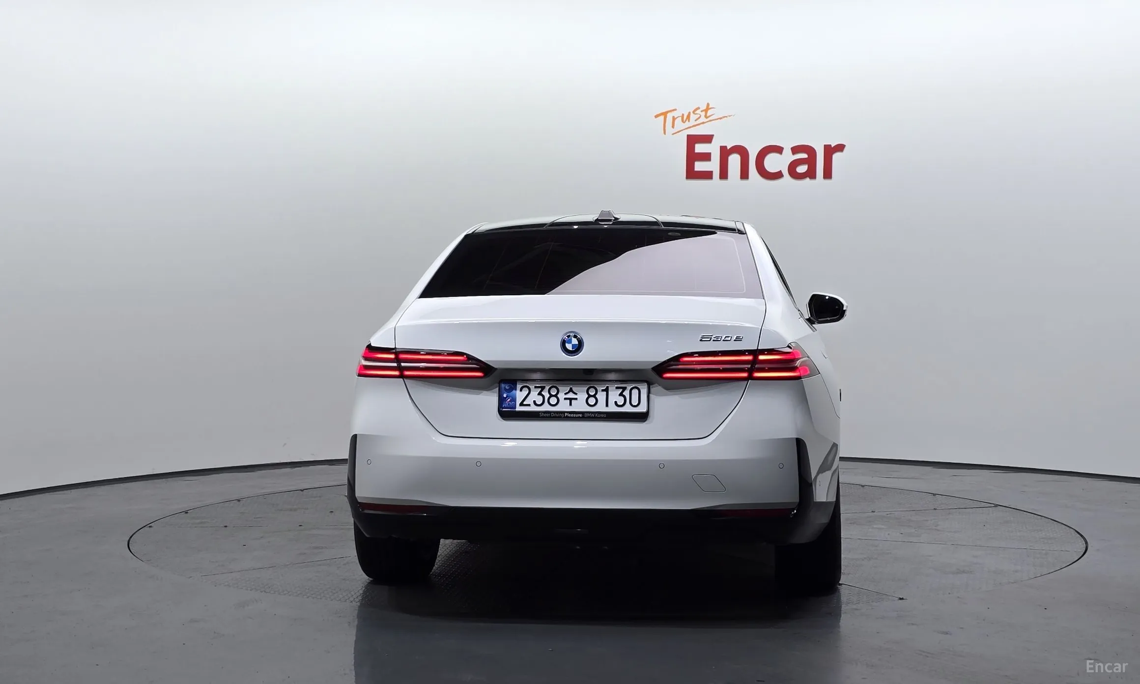 BMW 5 Series (G60) превью 3