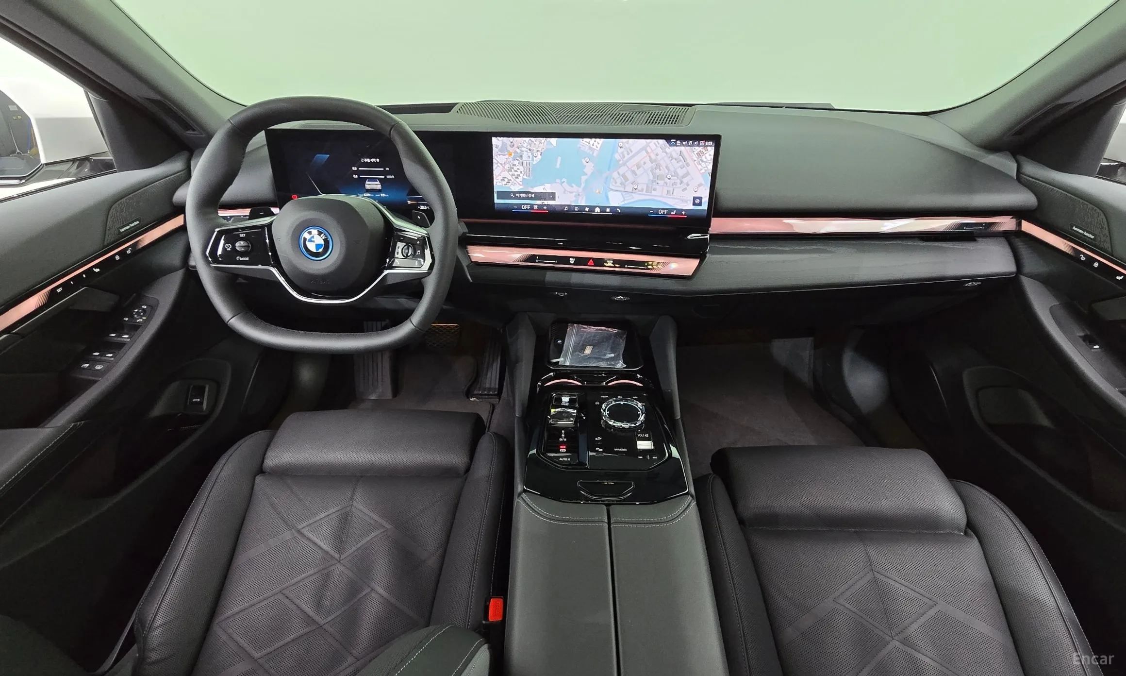 BMW 5 Series (G60) превью 4