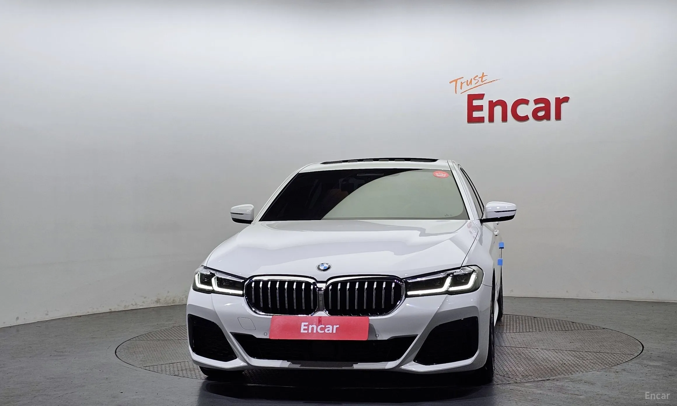 BMW 5 Series (G30) превью 2