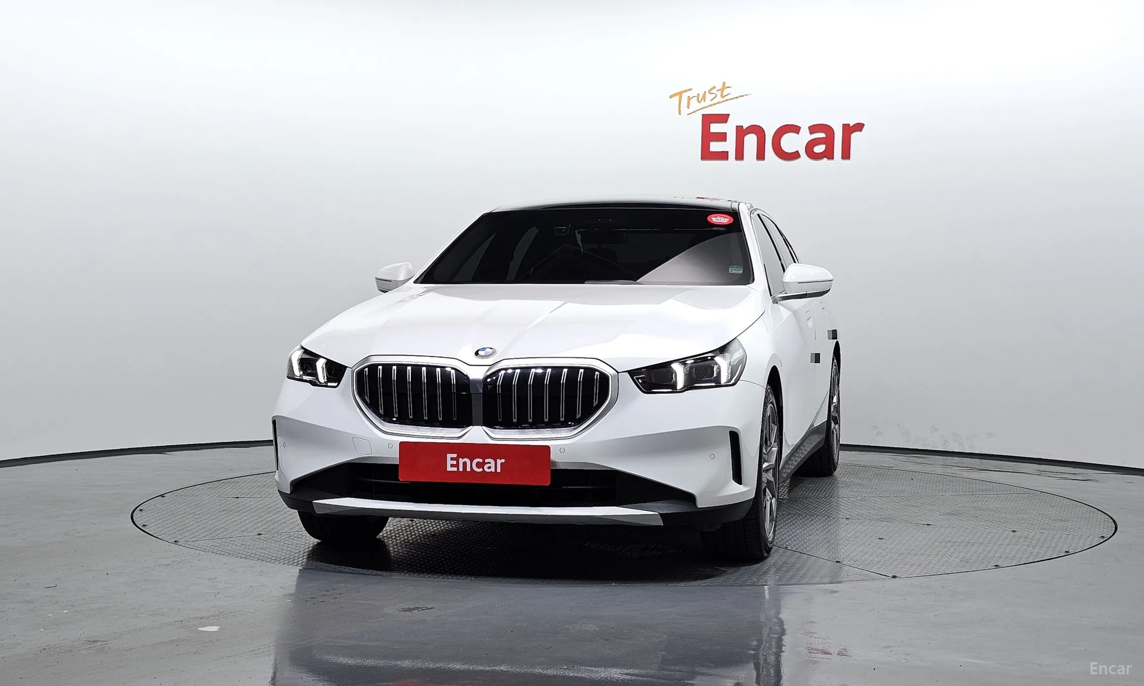 BMW 5 Series (G60) превью 2