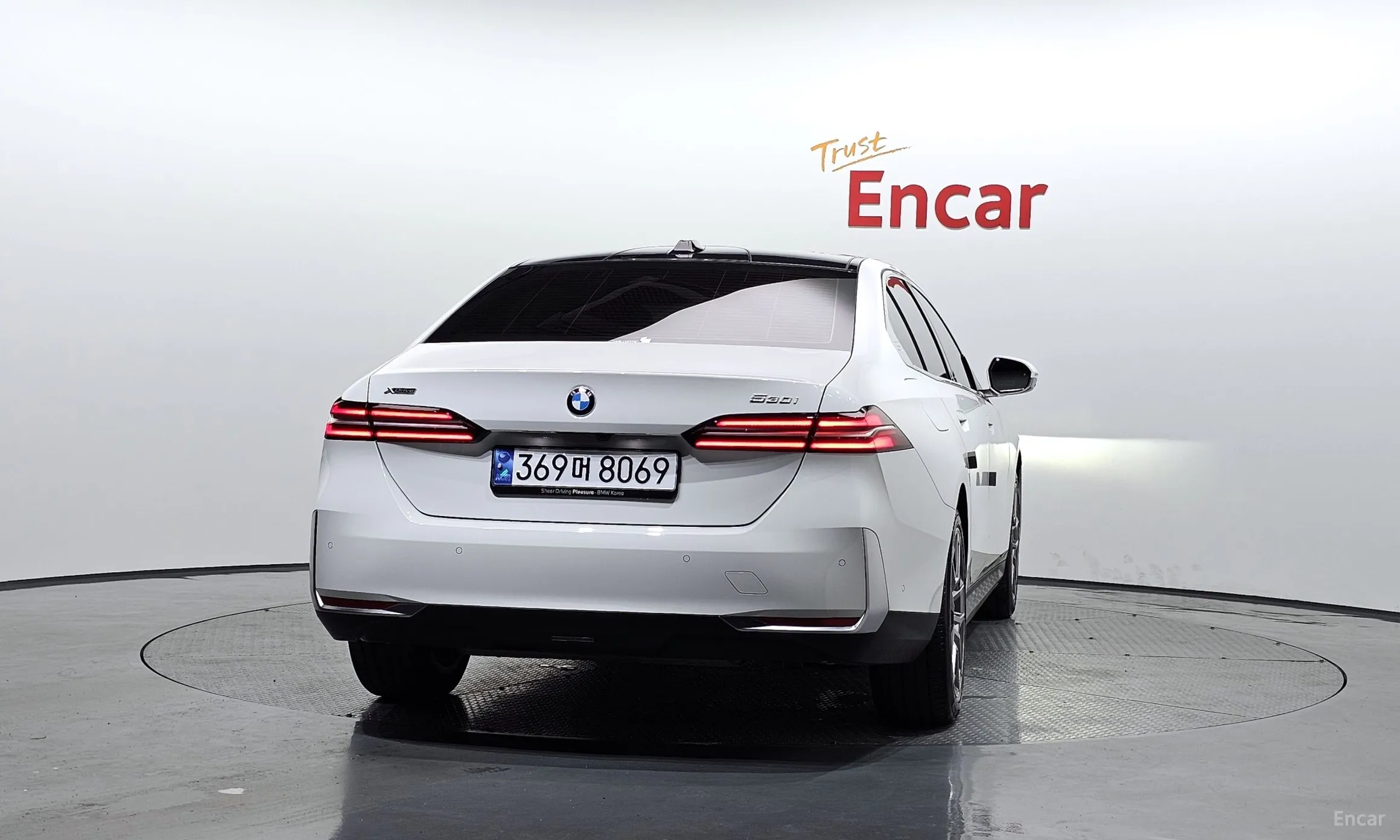 BMW 5 Series (G60) превью 3