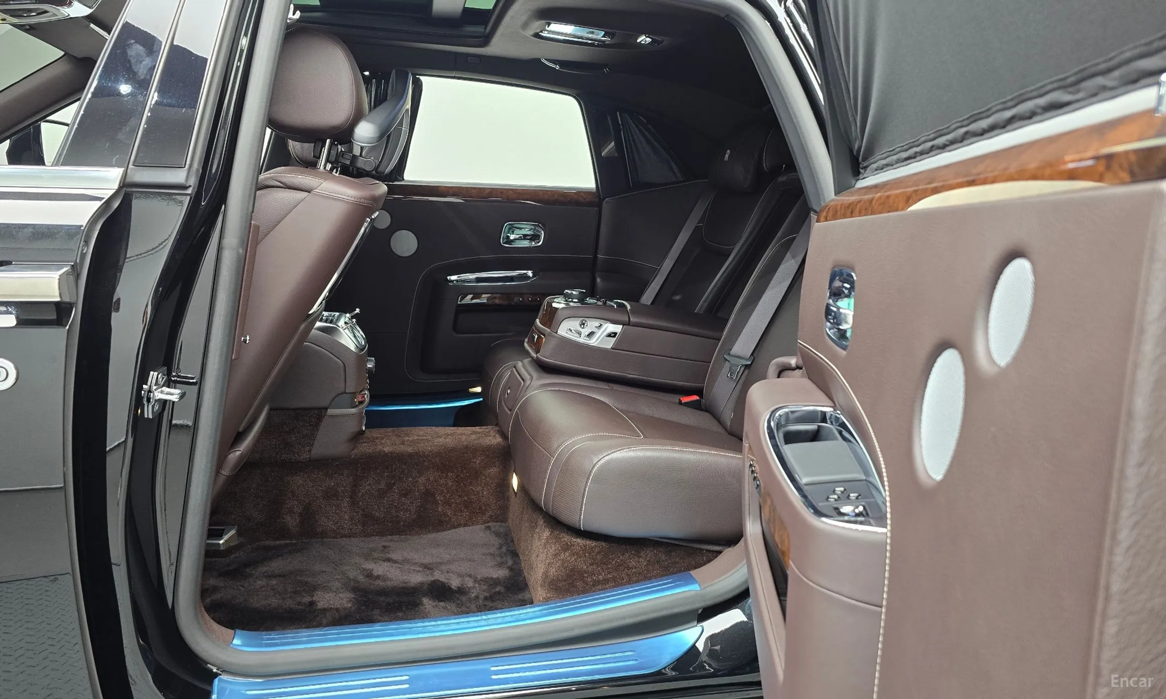 Rolls-Royce Ghost превью 10