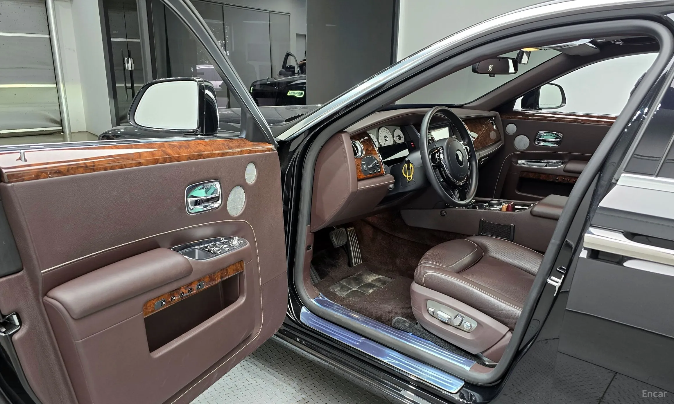 Rolls-Royce Ghost превью 11